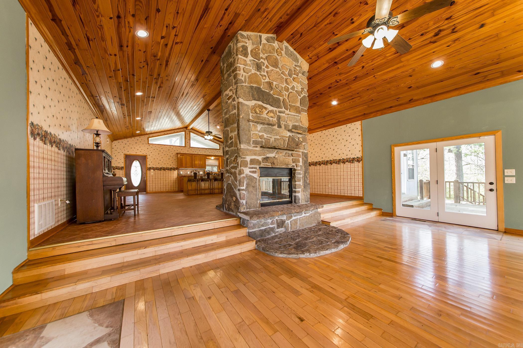 249 Roxie Lane Greers Ferry, AR 72067