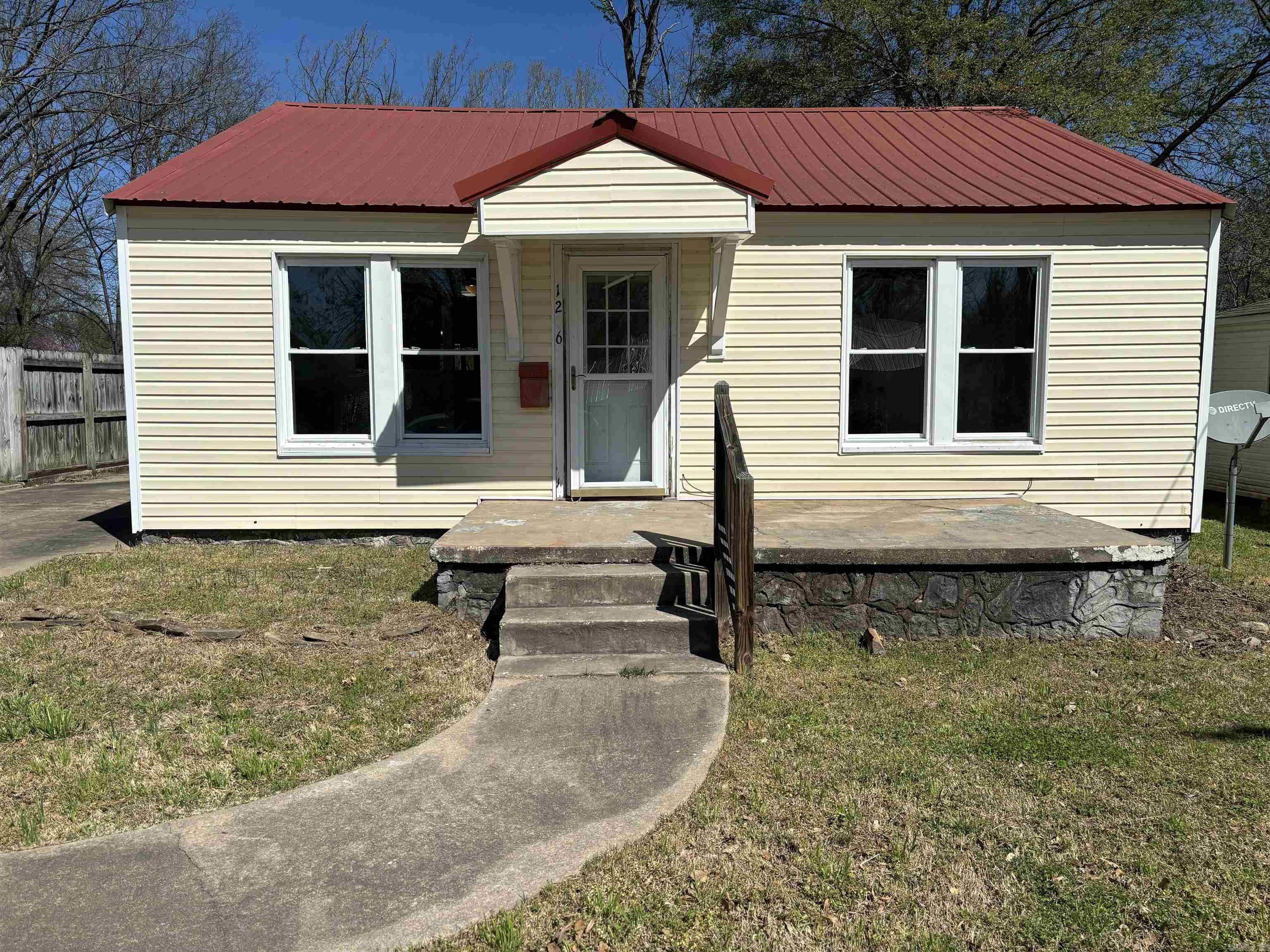 1206 W Race  Searcy, AR
