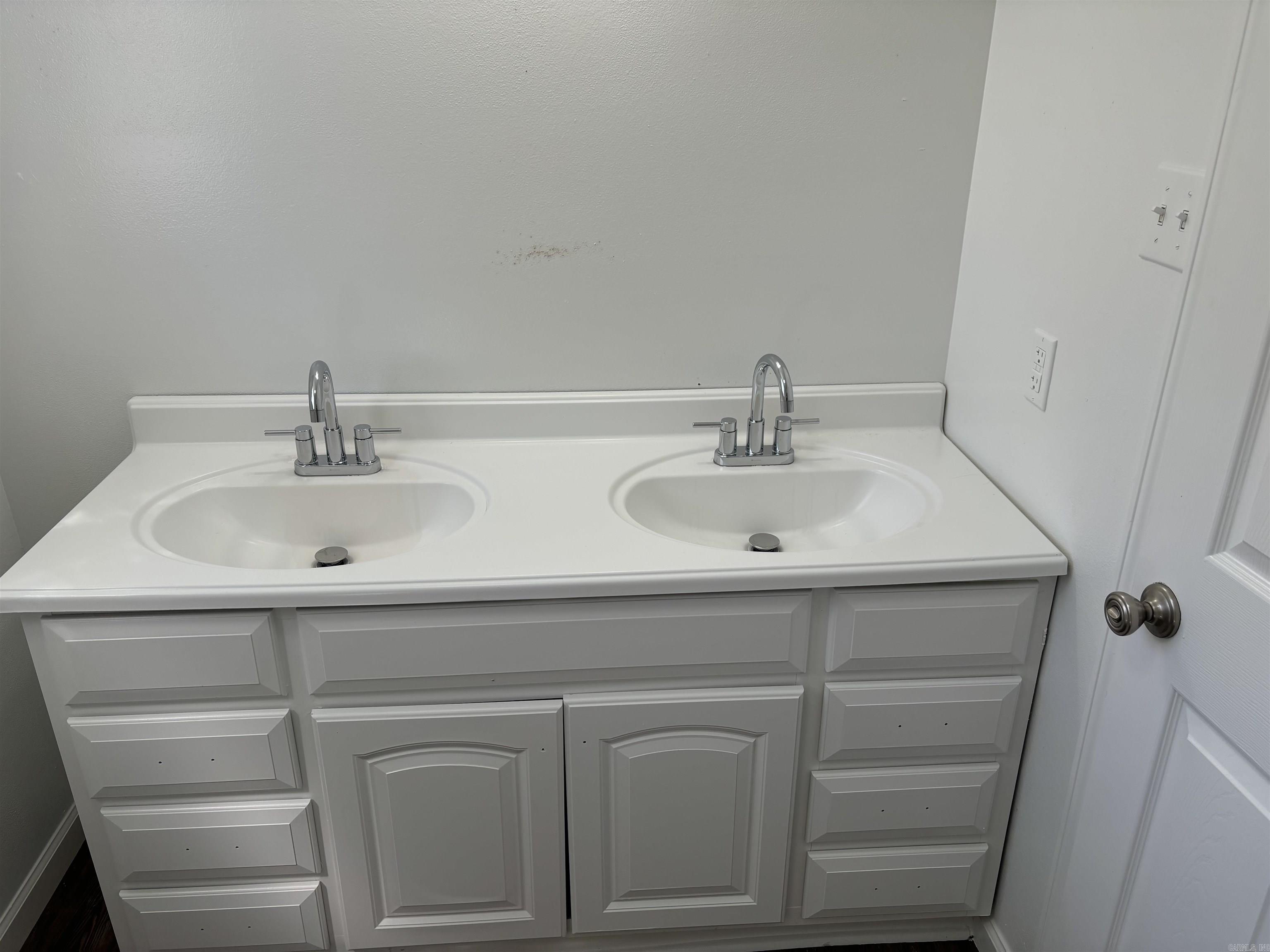 1206 W Race  Searcy, AR