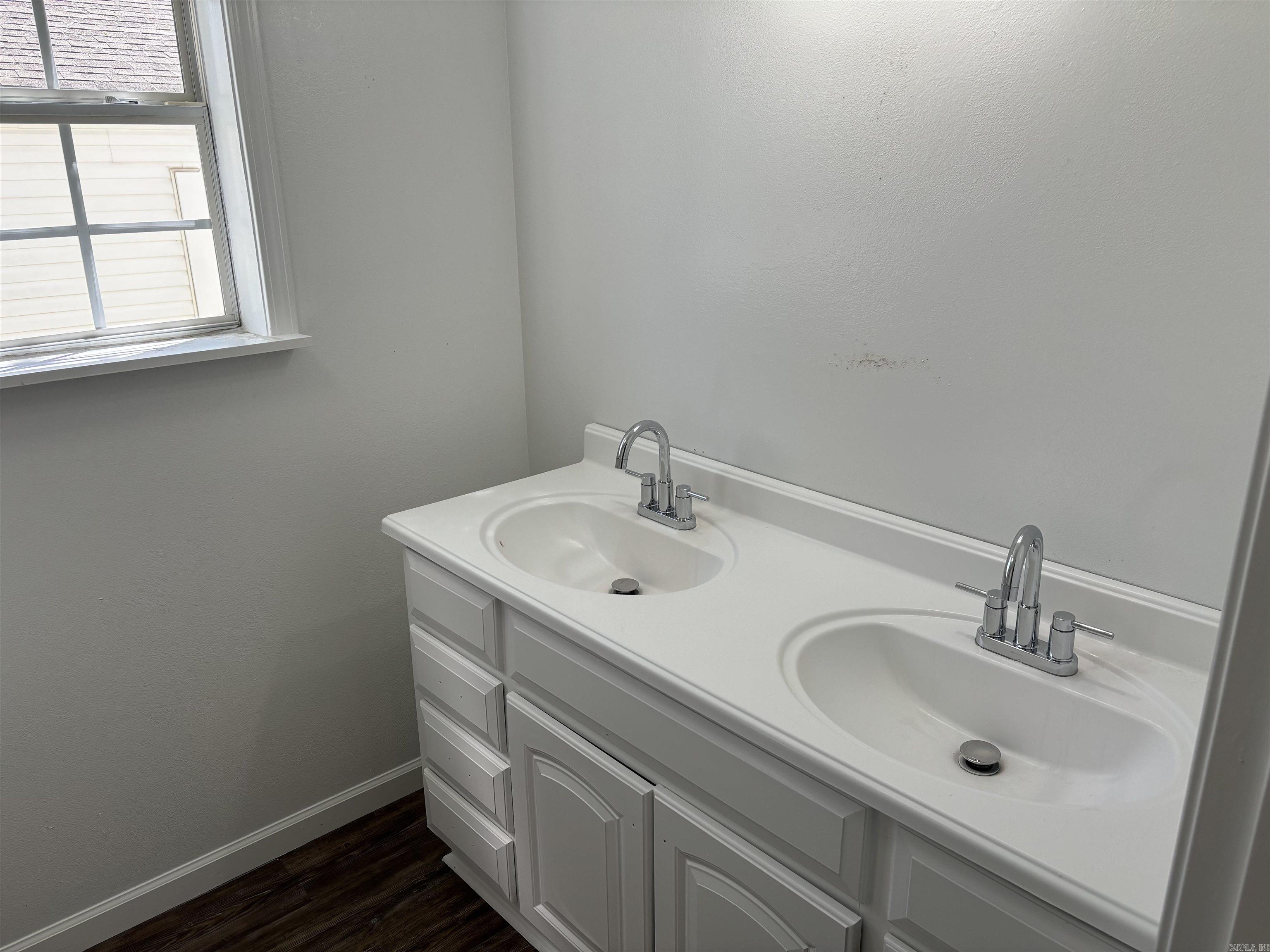 1206 W Race  Searcy, AR