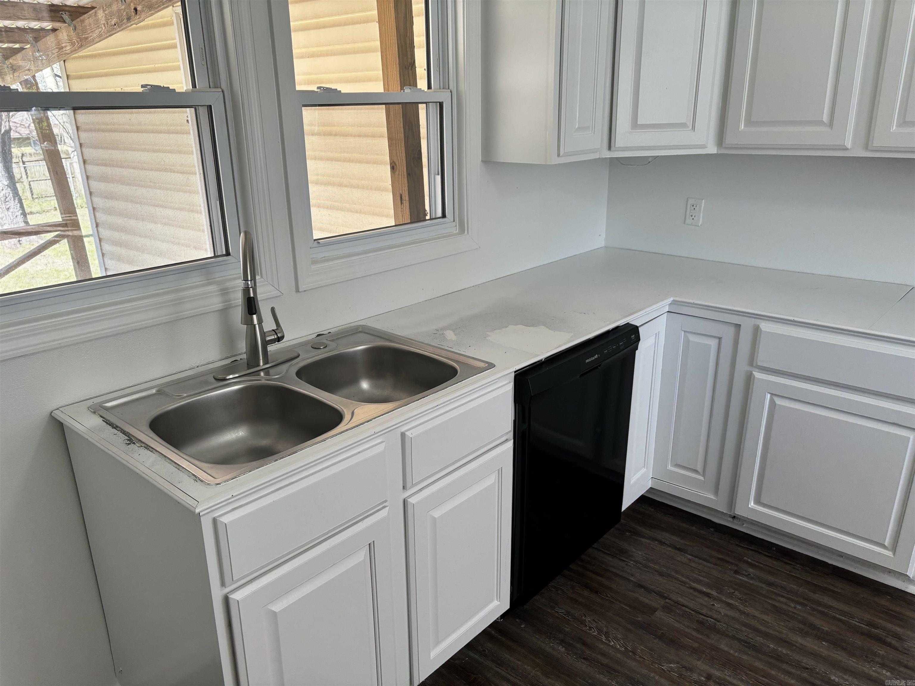 1206 W Race  Searcy, AR