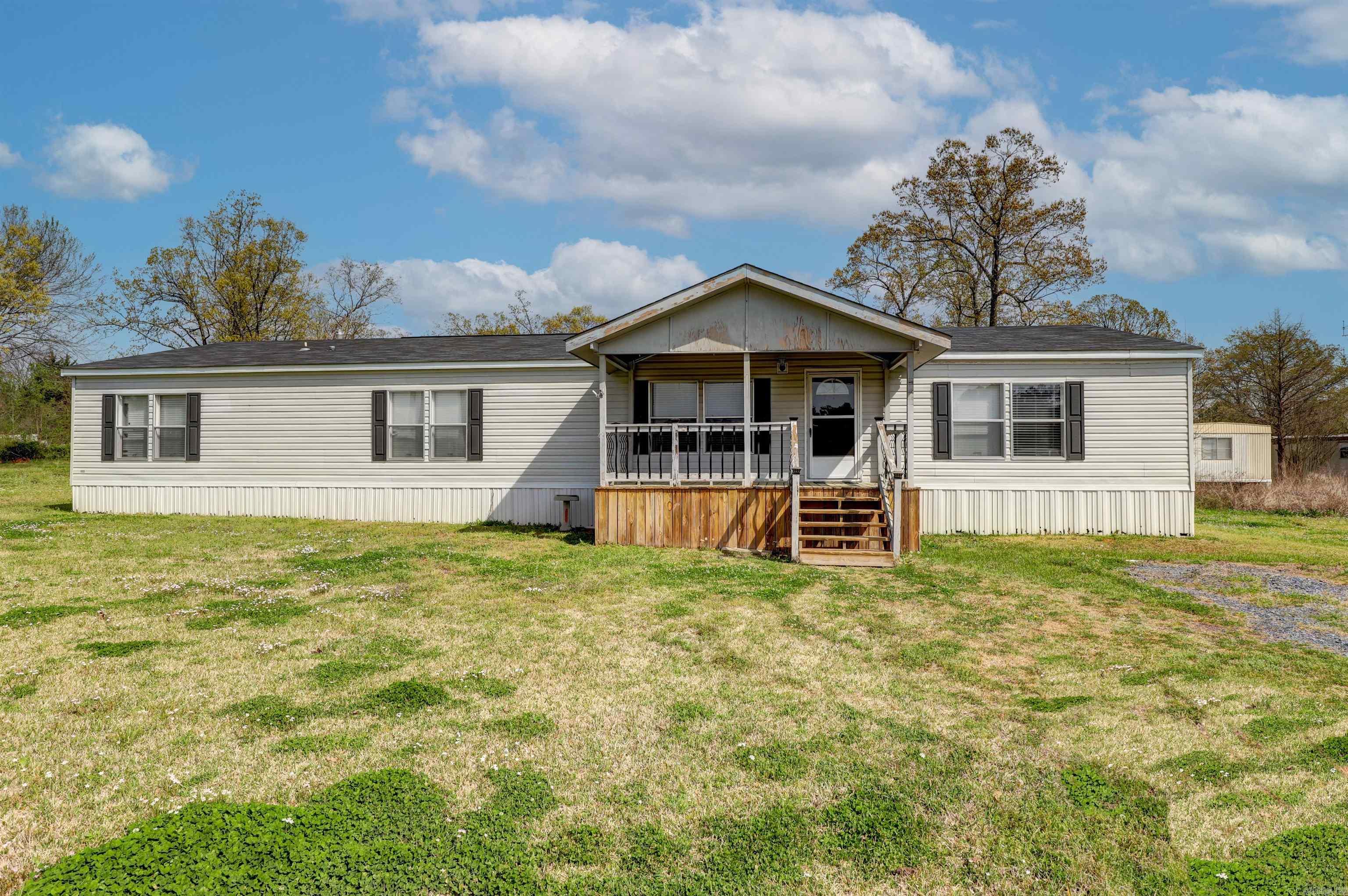 9960 W New Boston Rd.  Hooks, TX