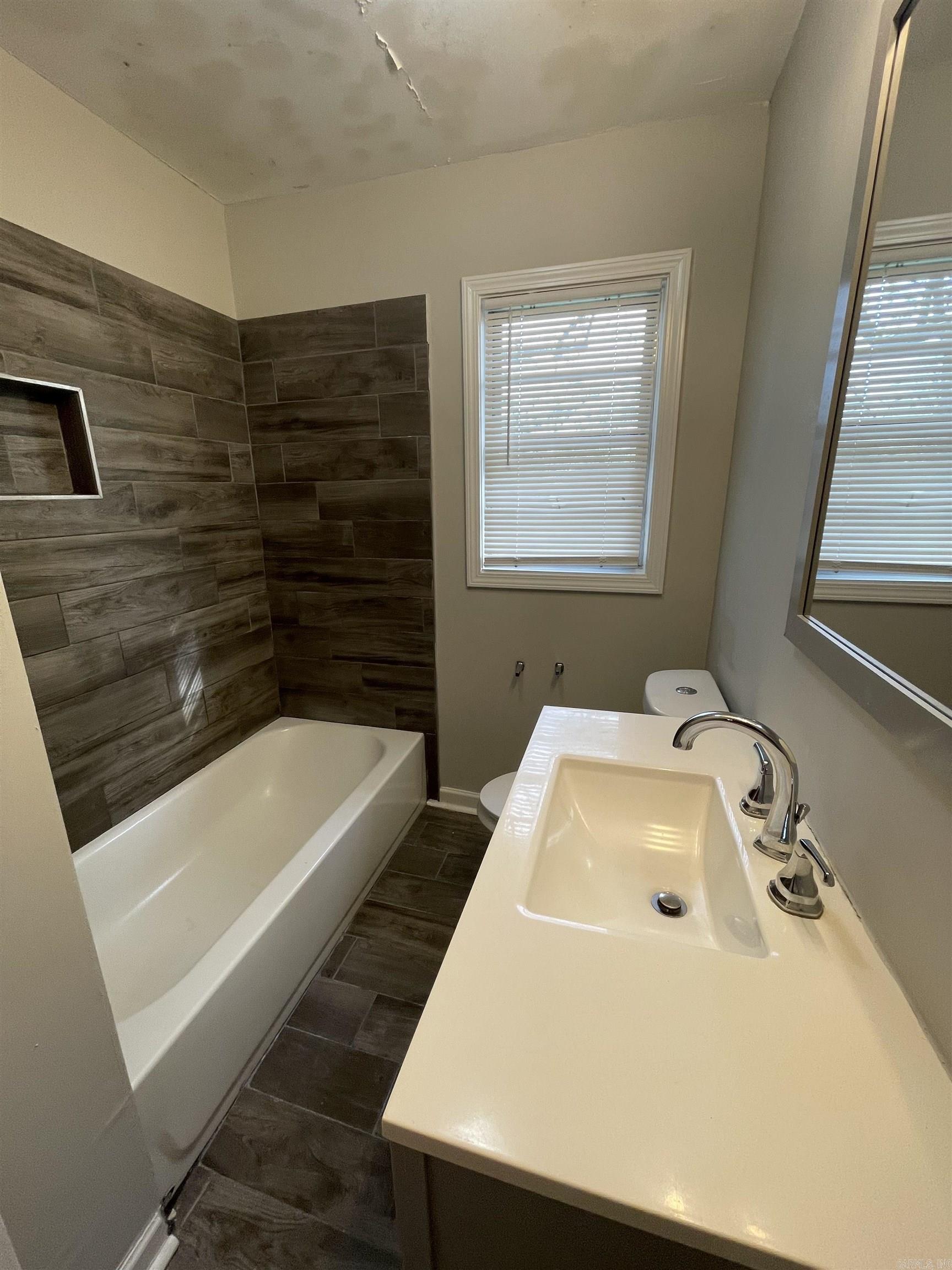 1601  Carolyn  Jacksonville, AR