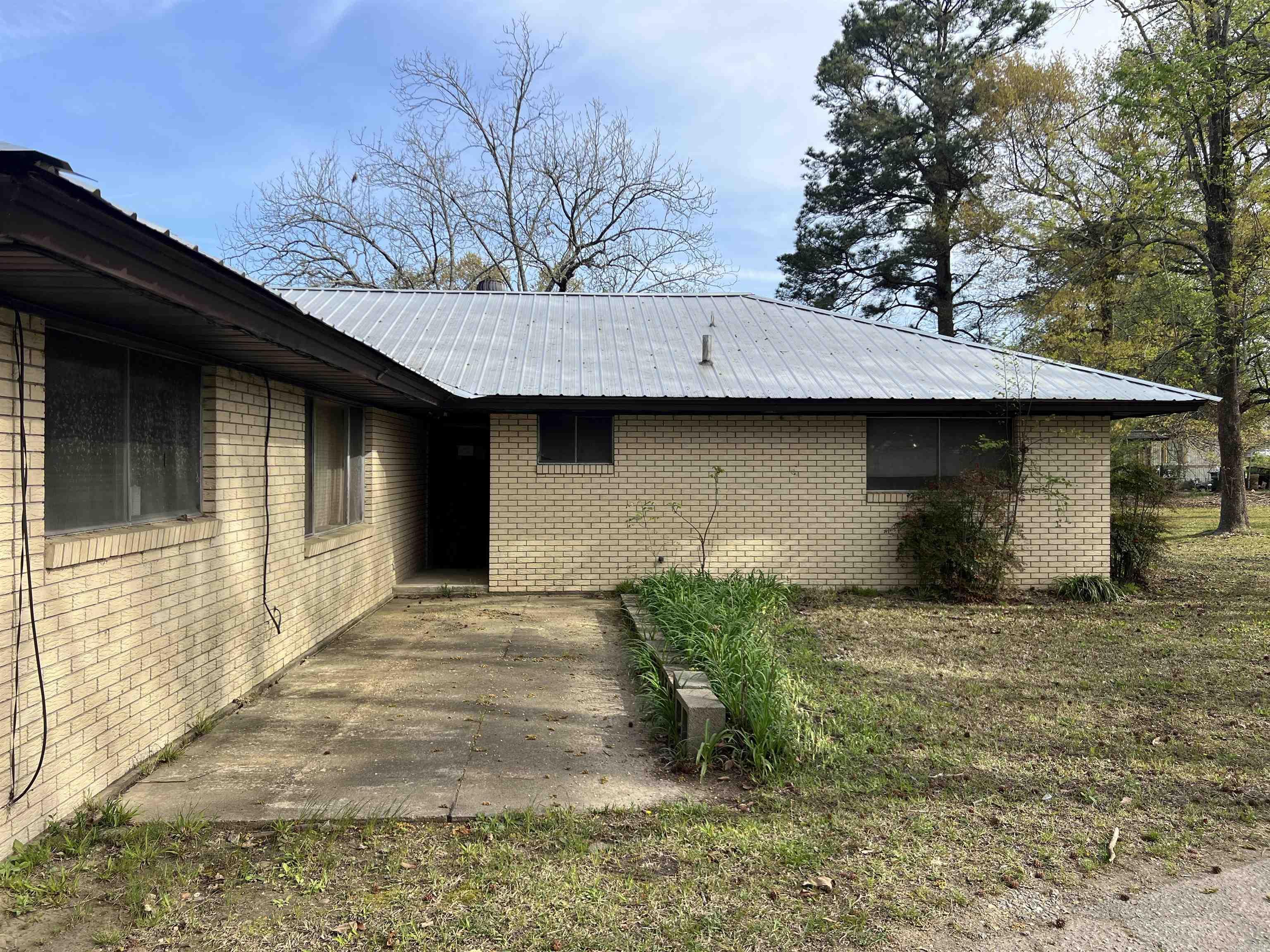 2808  Camden Road  Pine Bluff, AR