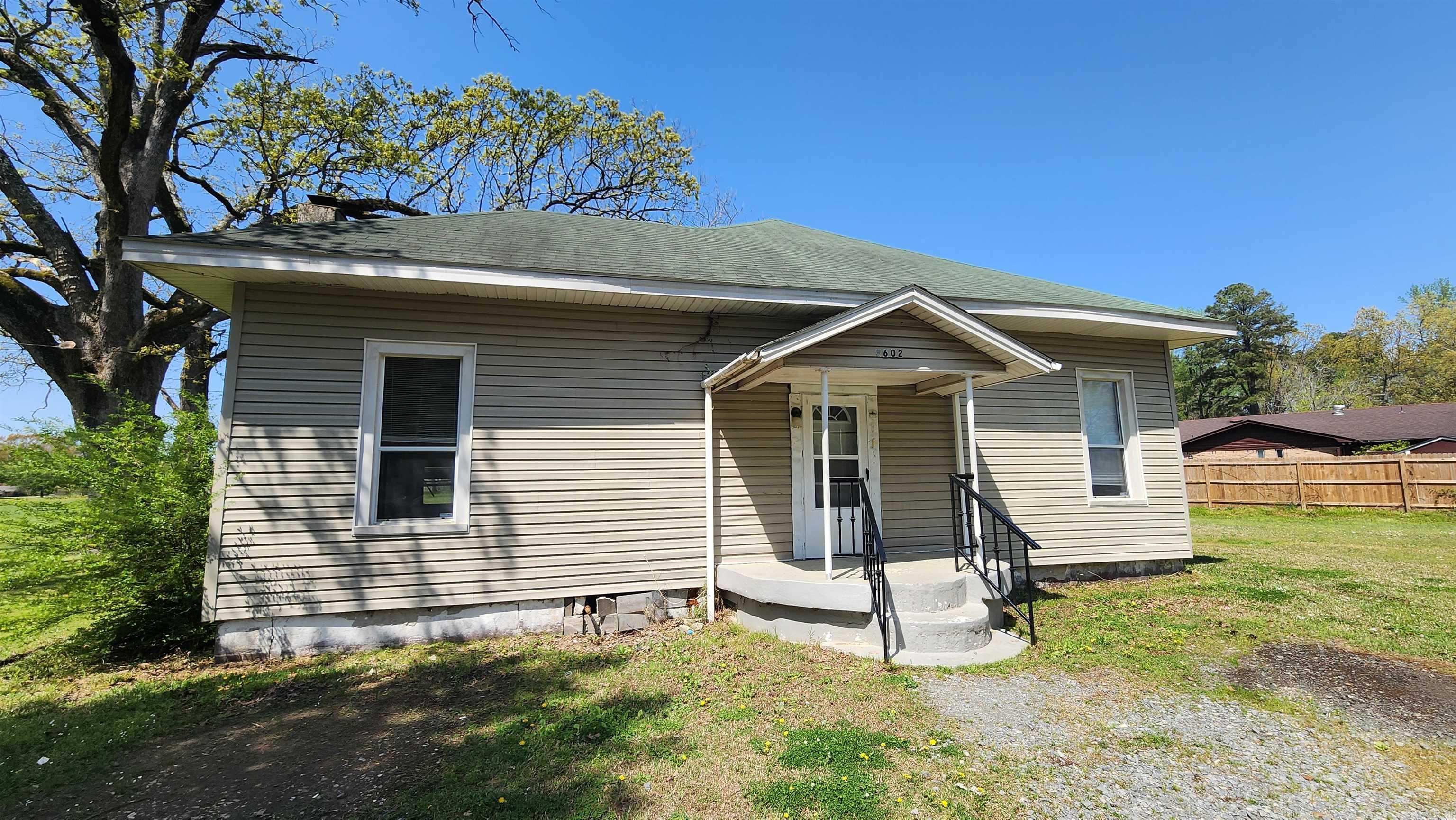 3602  Old Warren  Pine Bluff, AR