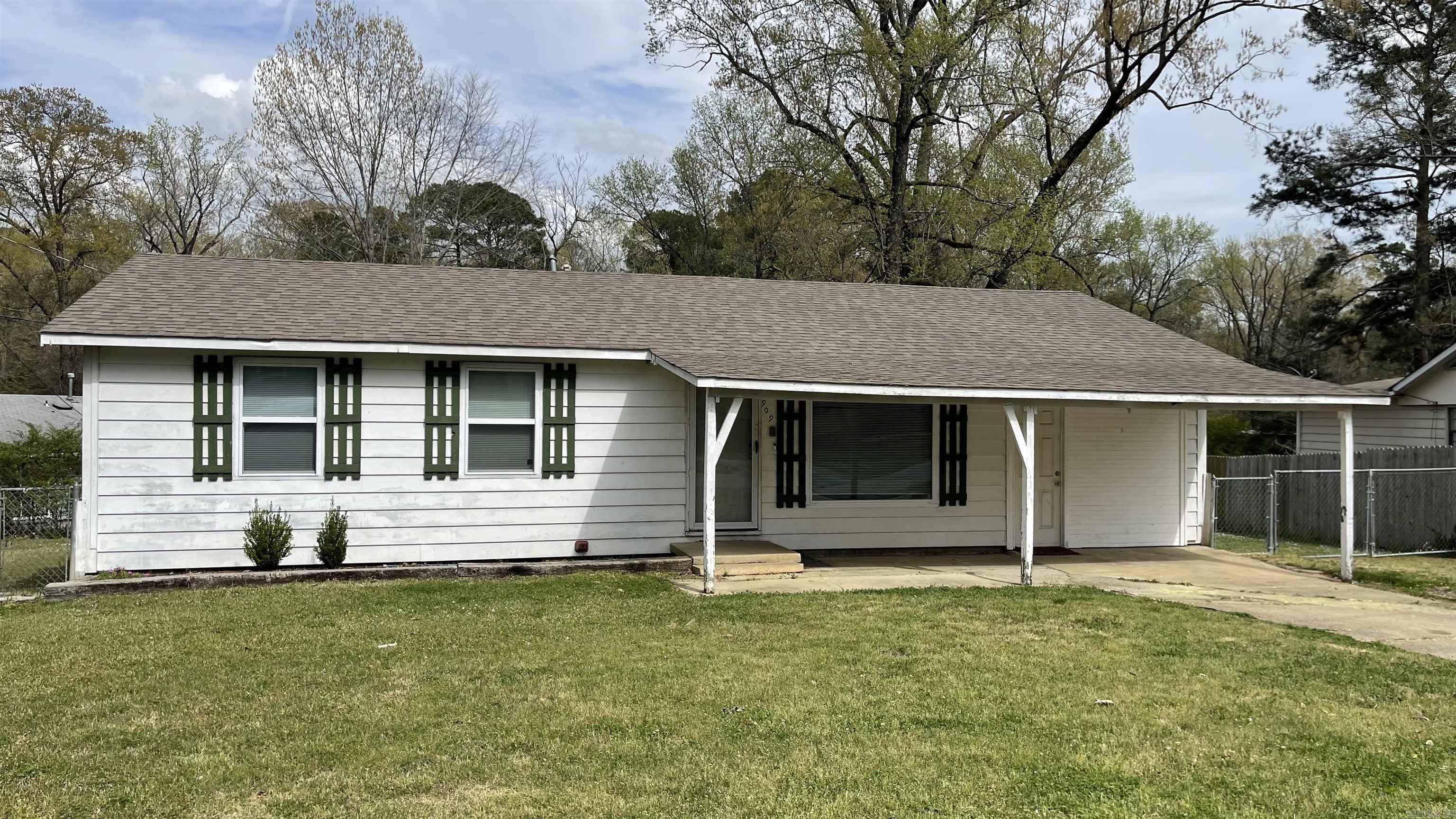 909  Desoto  Benton, AR