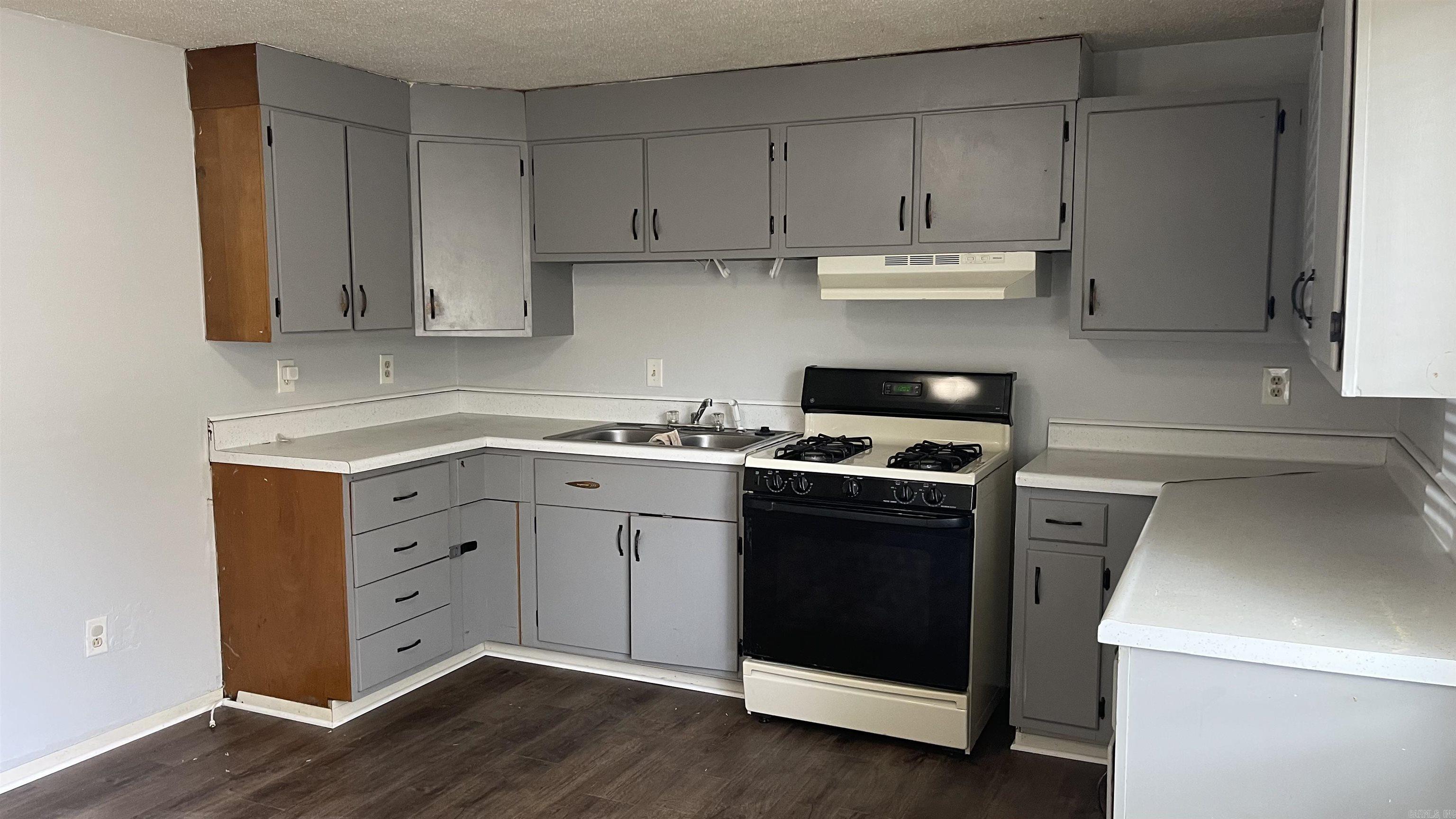 909  Desoto  Benton, AR