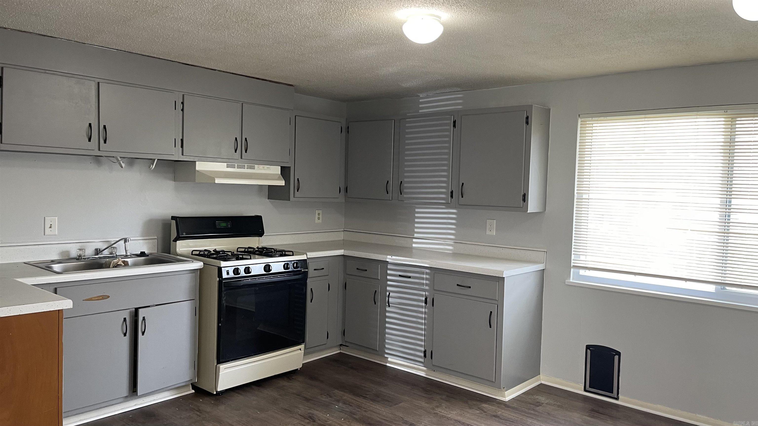 909  Desoto  Benton, AR