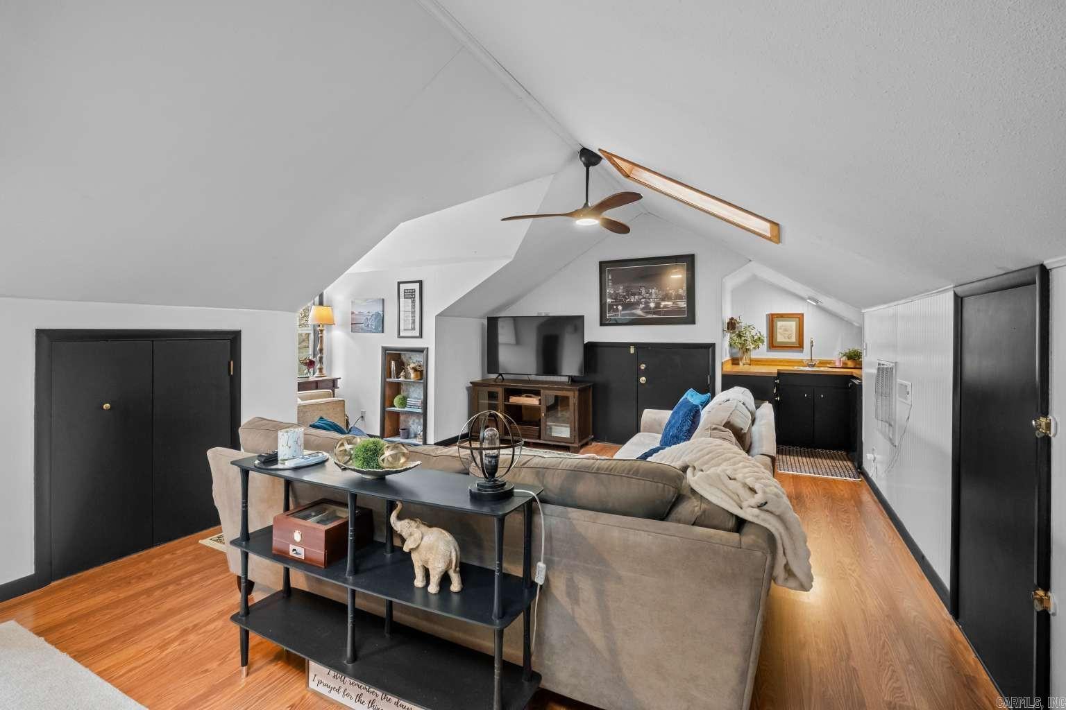 1617 N Applebury  Fayetteville, AR