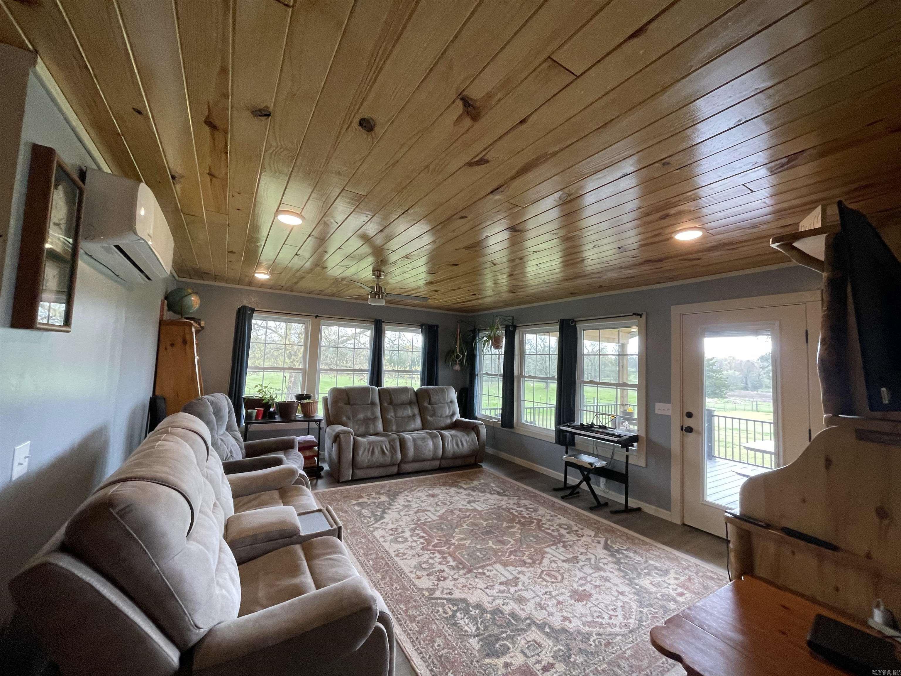 4842 Highway 88 East Mena, AR 71953
