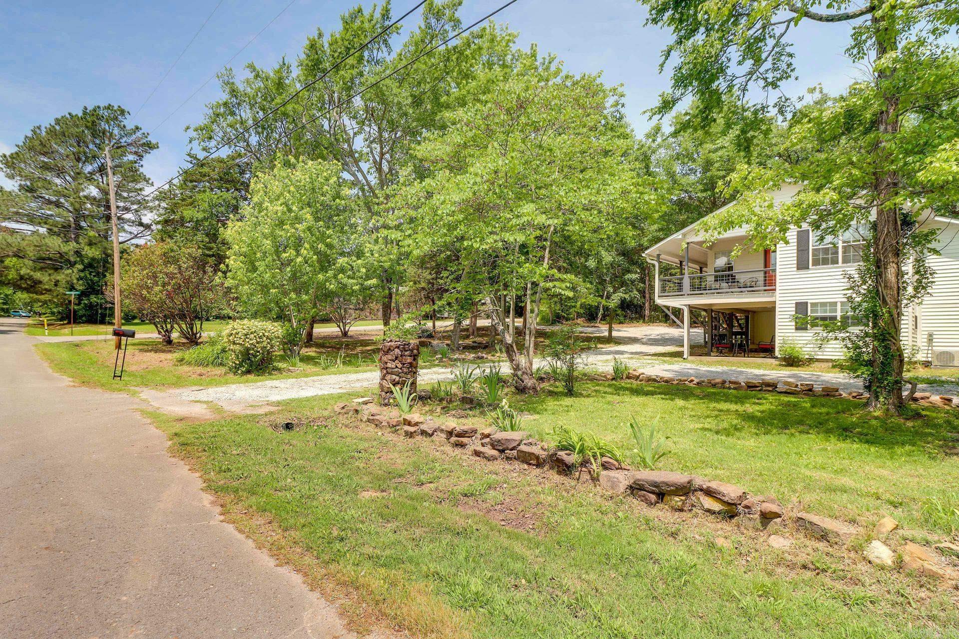 805  Oak  Mountain View, AR