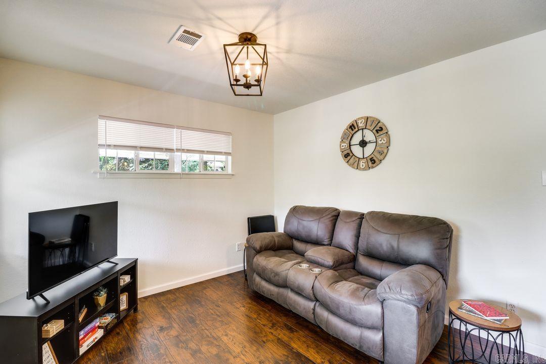 805  Oak  Mountain View, AR