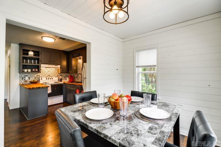 805  Oak  Mountain View, AR