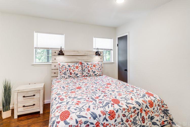 805  Oak  Mountain View, AR
