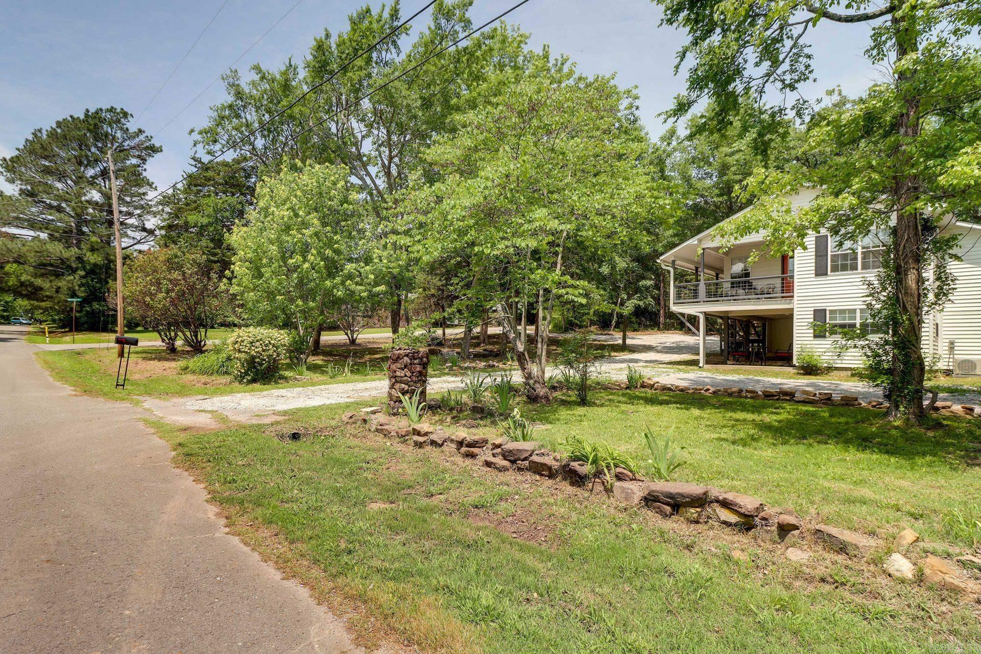 805  Oak  Mountain View, AR