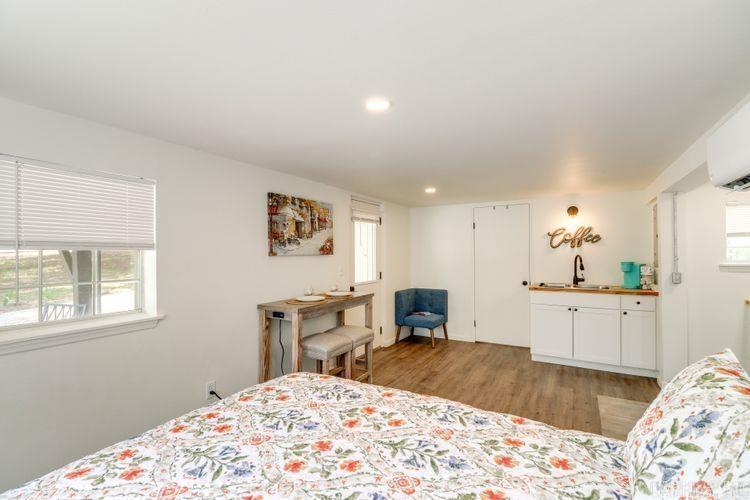 805  Oak  Mountain View, AR