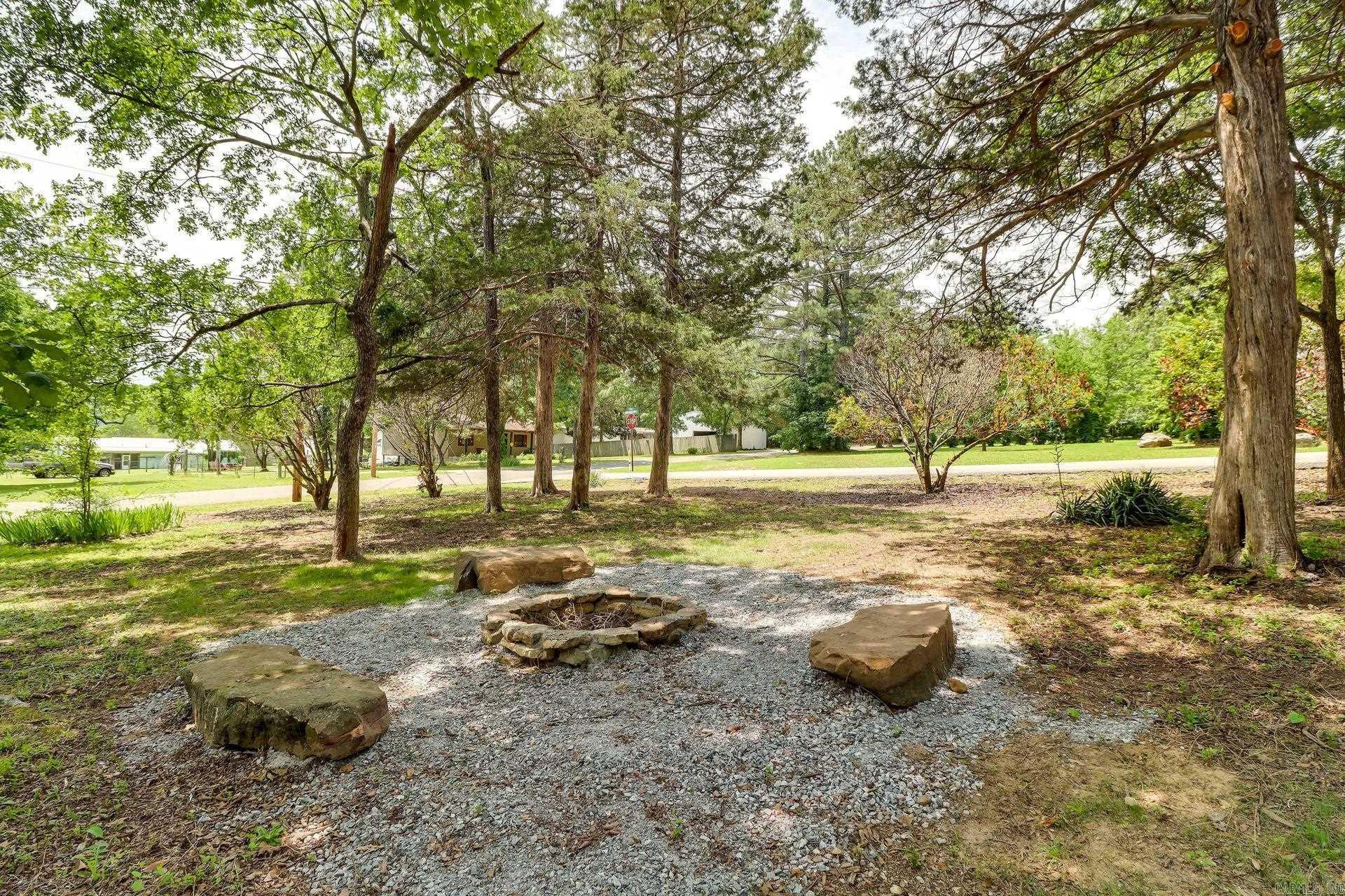 805  Oak  Mountain View, AR