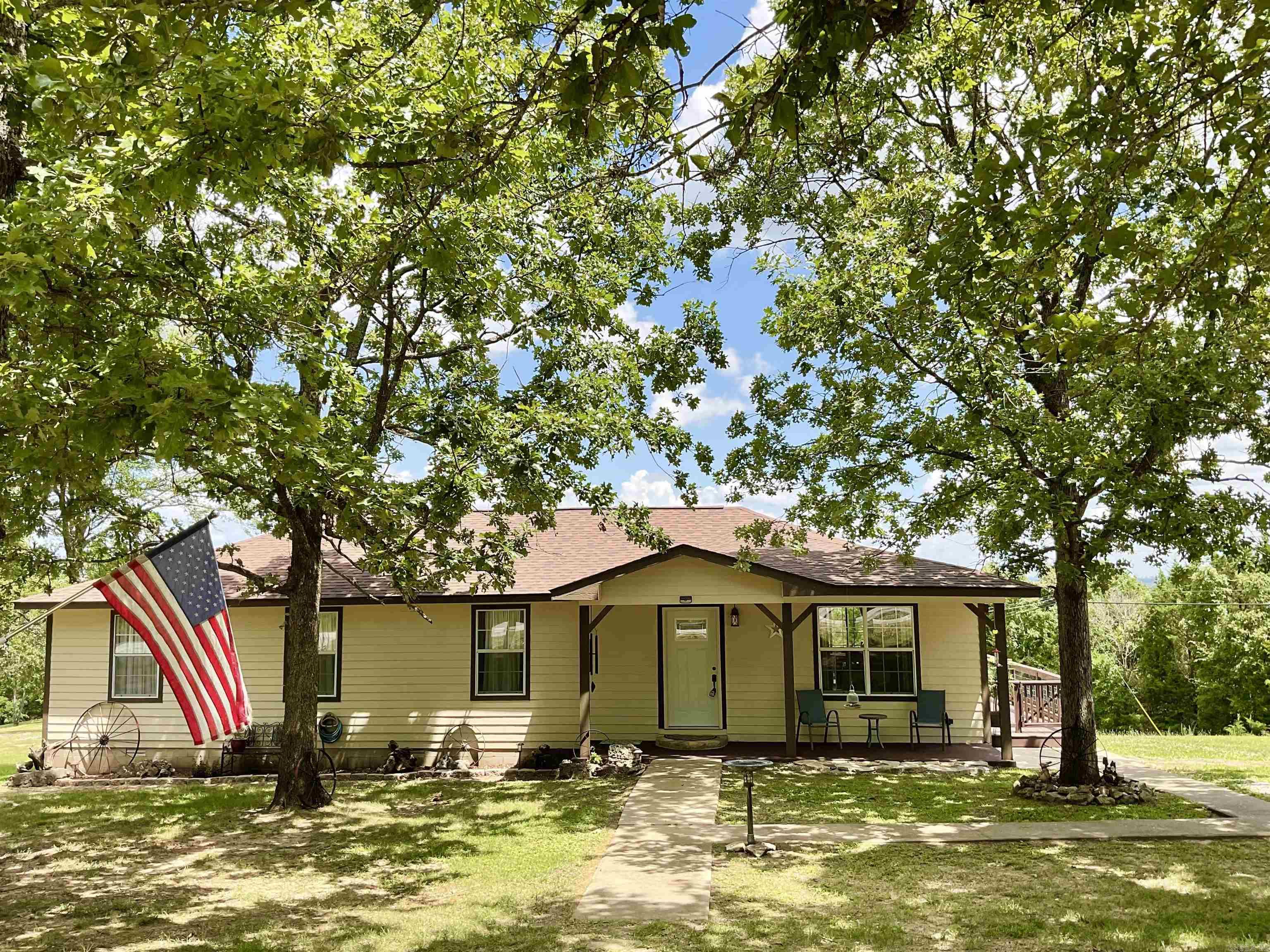 1883 Marion County Road 2027  Yellville, AR