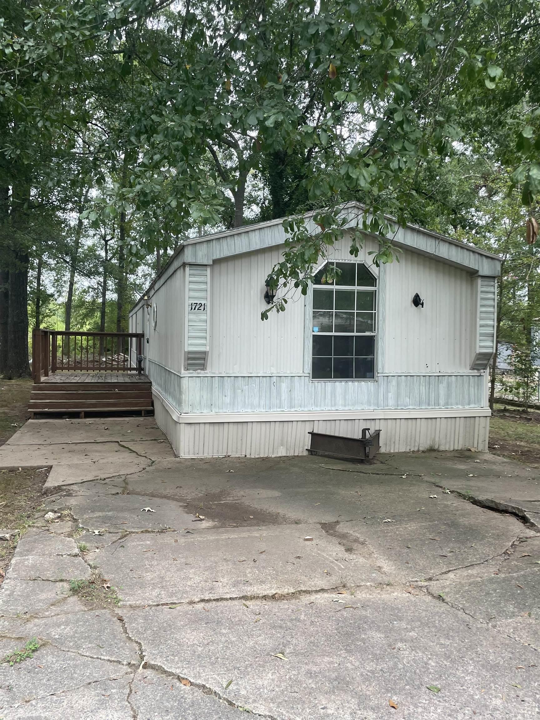 1721  Leonard Dr  Jacksonville, AR
