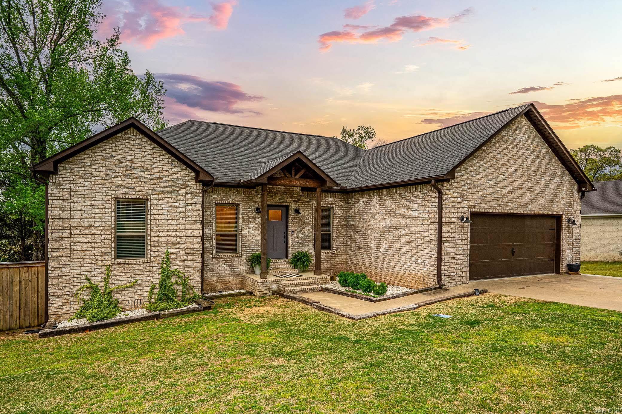 27  Indian Springs Dr.  Greenbrier, AR