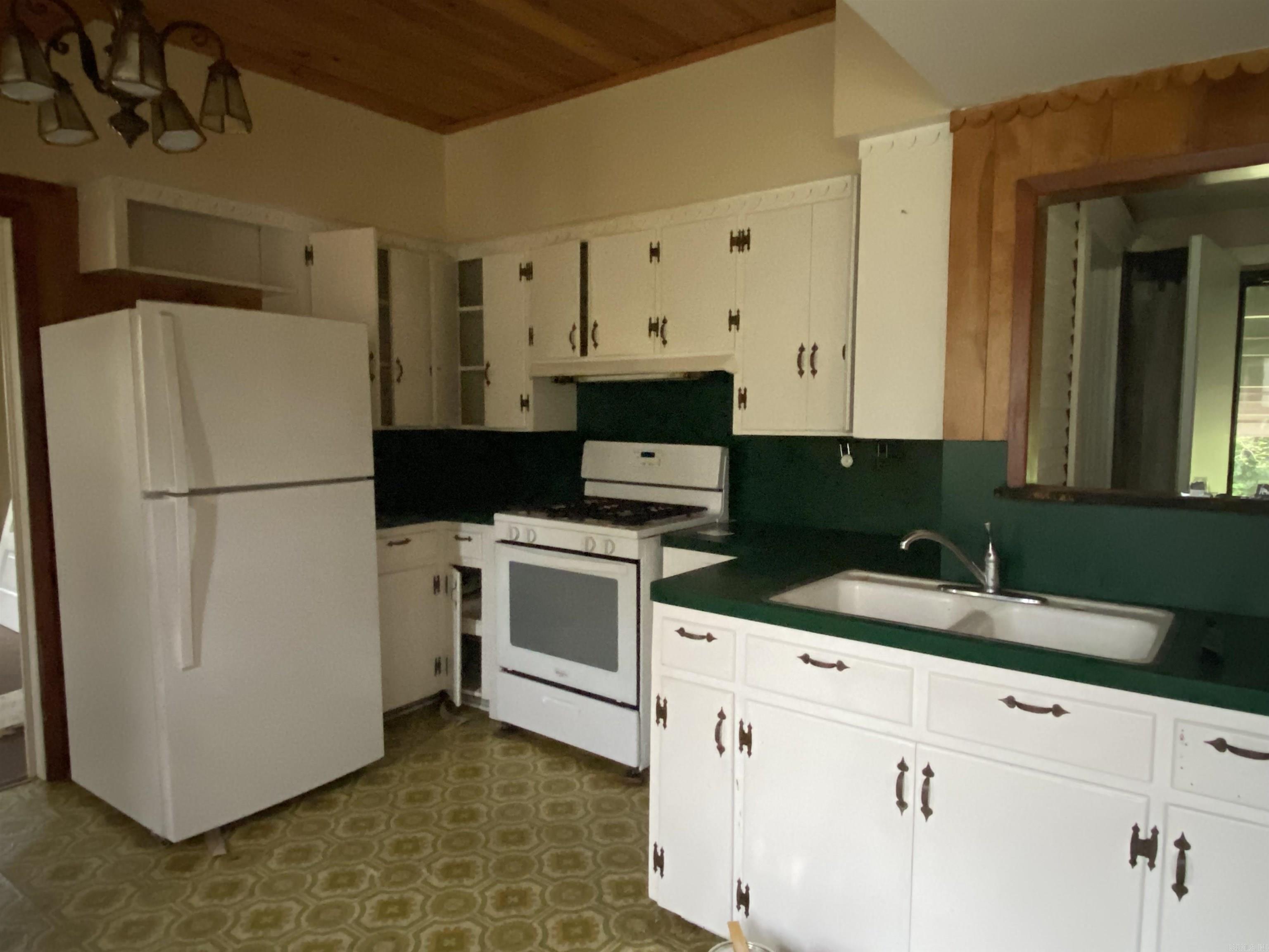 141 N Church  Mineral Sprs., AR