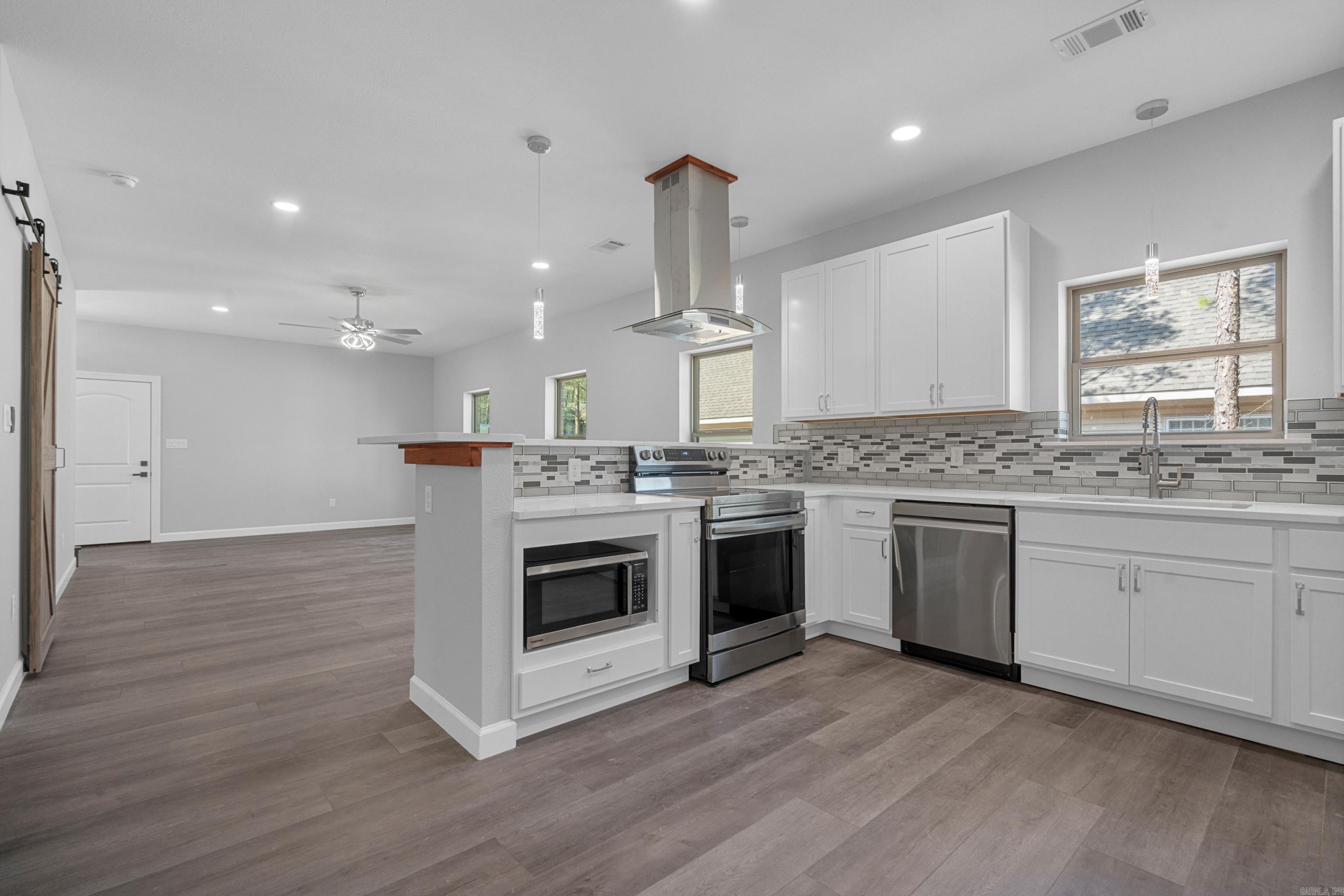 44  Alicante  Hot Springs Village, AR