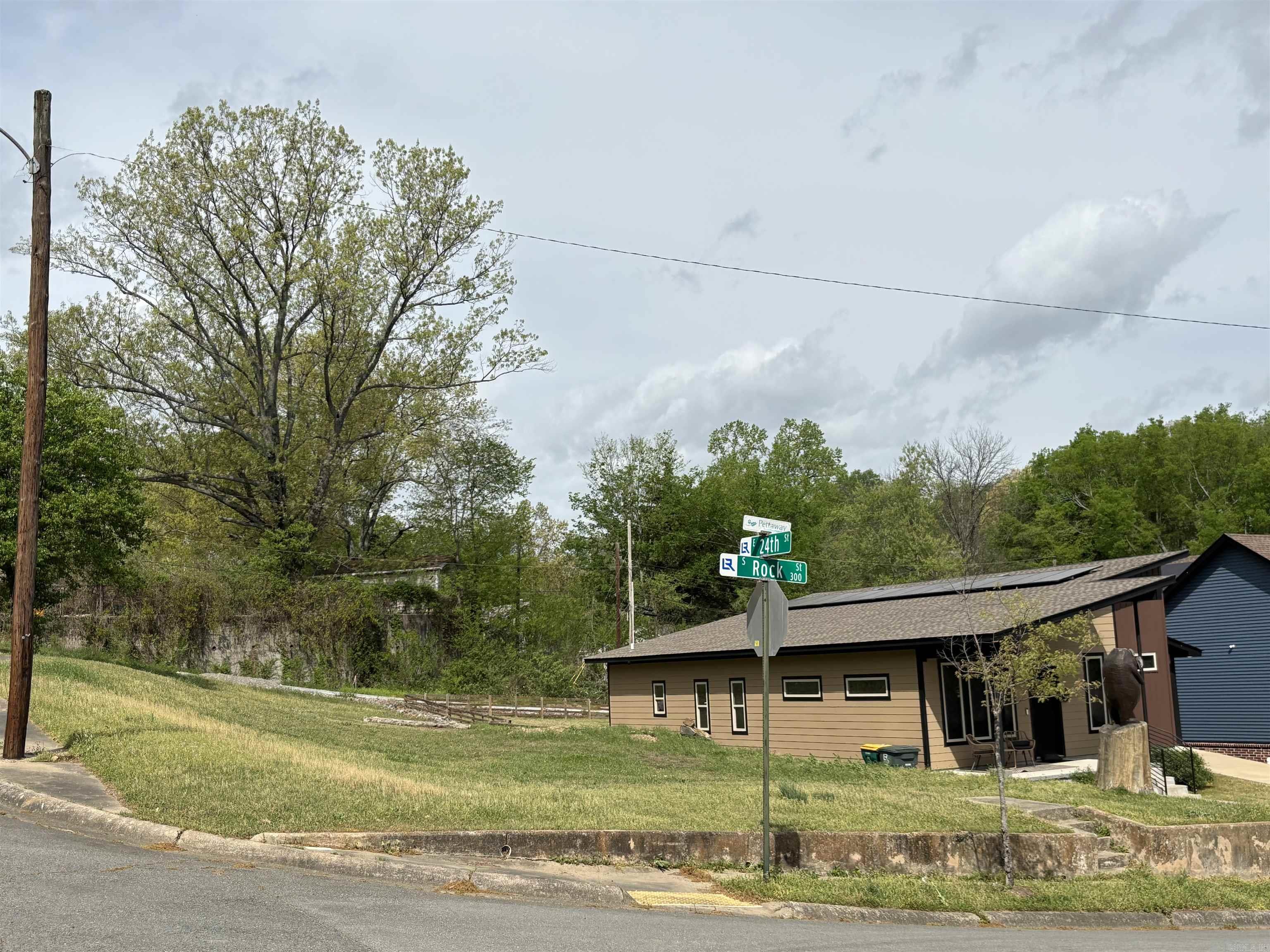 2324 S Rock  Little Rock, AR