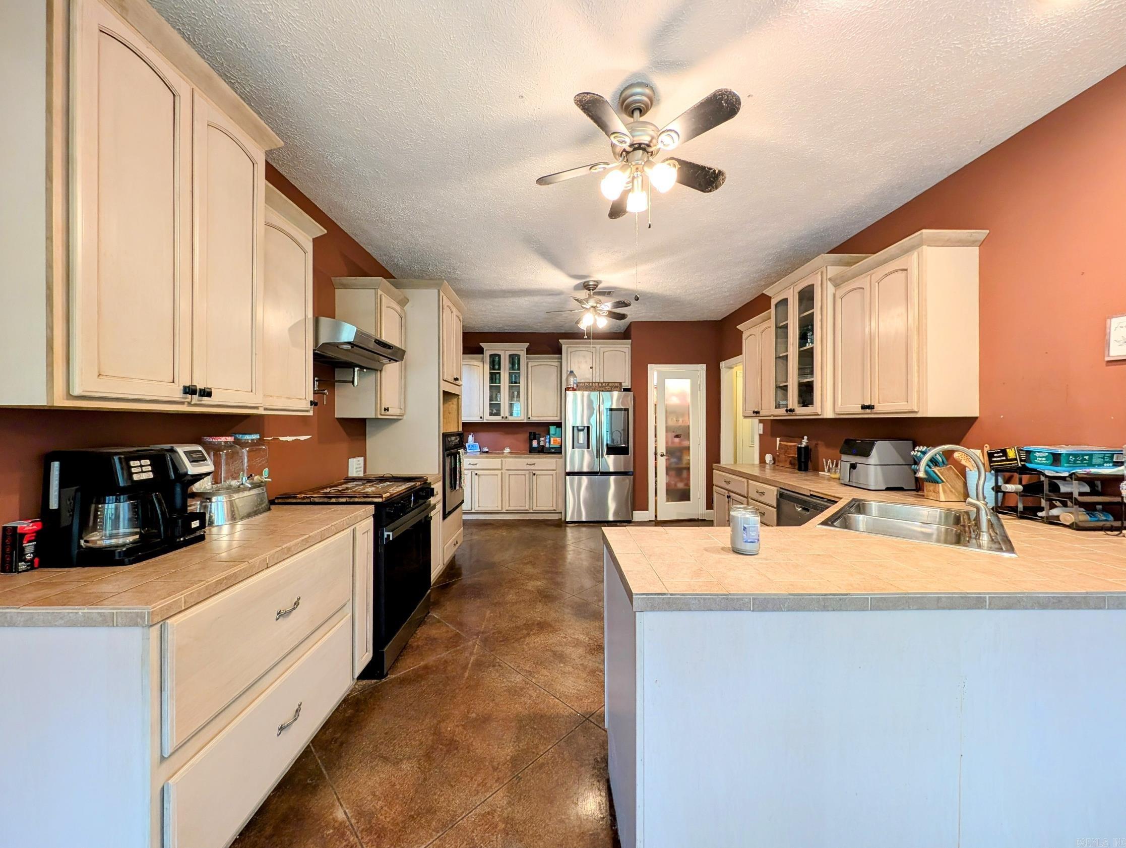 130 Blue Diamond Drive Morrilton, AR 72110