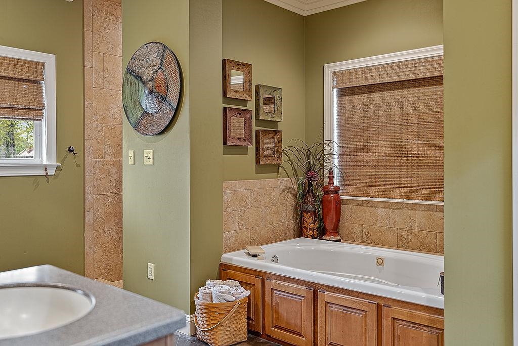 4301  Woodcrest  Jonesboro, AR
