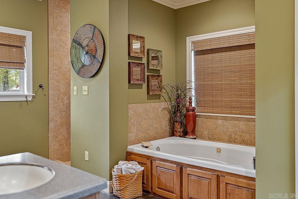 4301 Woodcrest Jonesboro, AR 72404