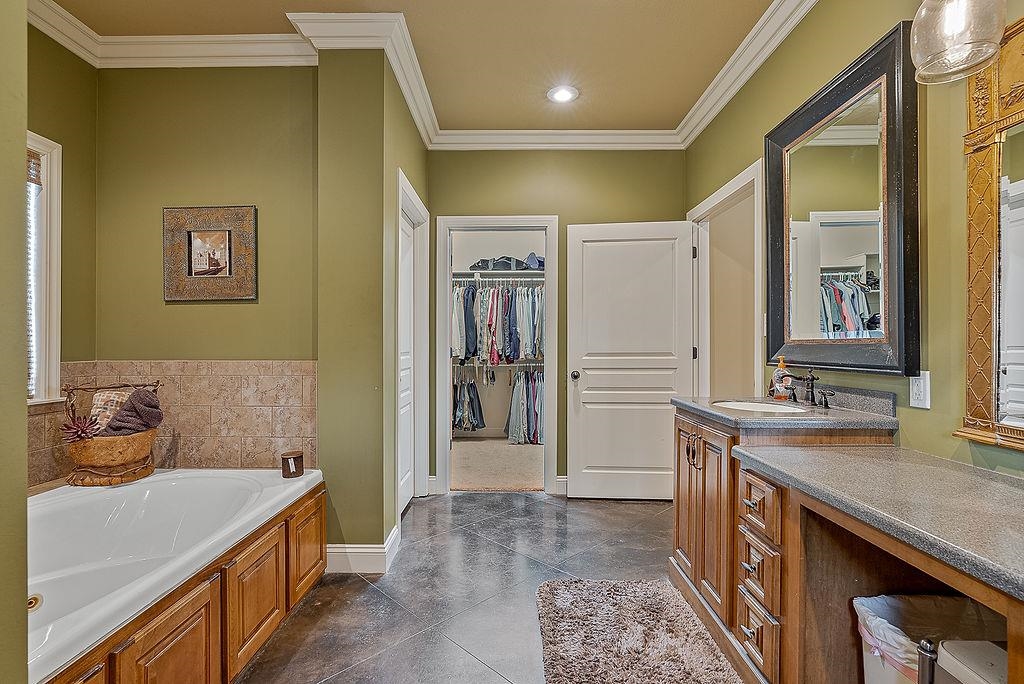 4301  Woodcrest  Jonesboro, AR