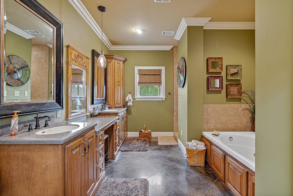 4301  Woodcrest  Jonesboro, AR