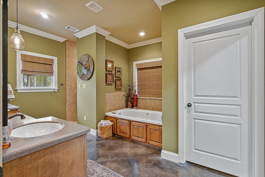 4301  Woodcrest  Jonesboro, AR