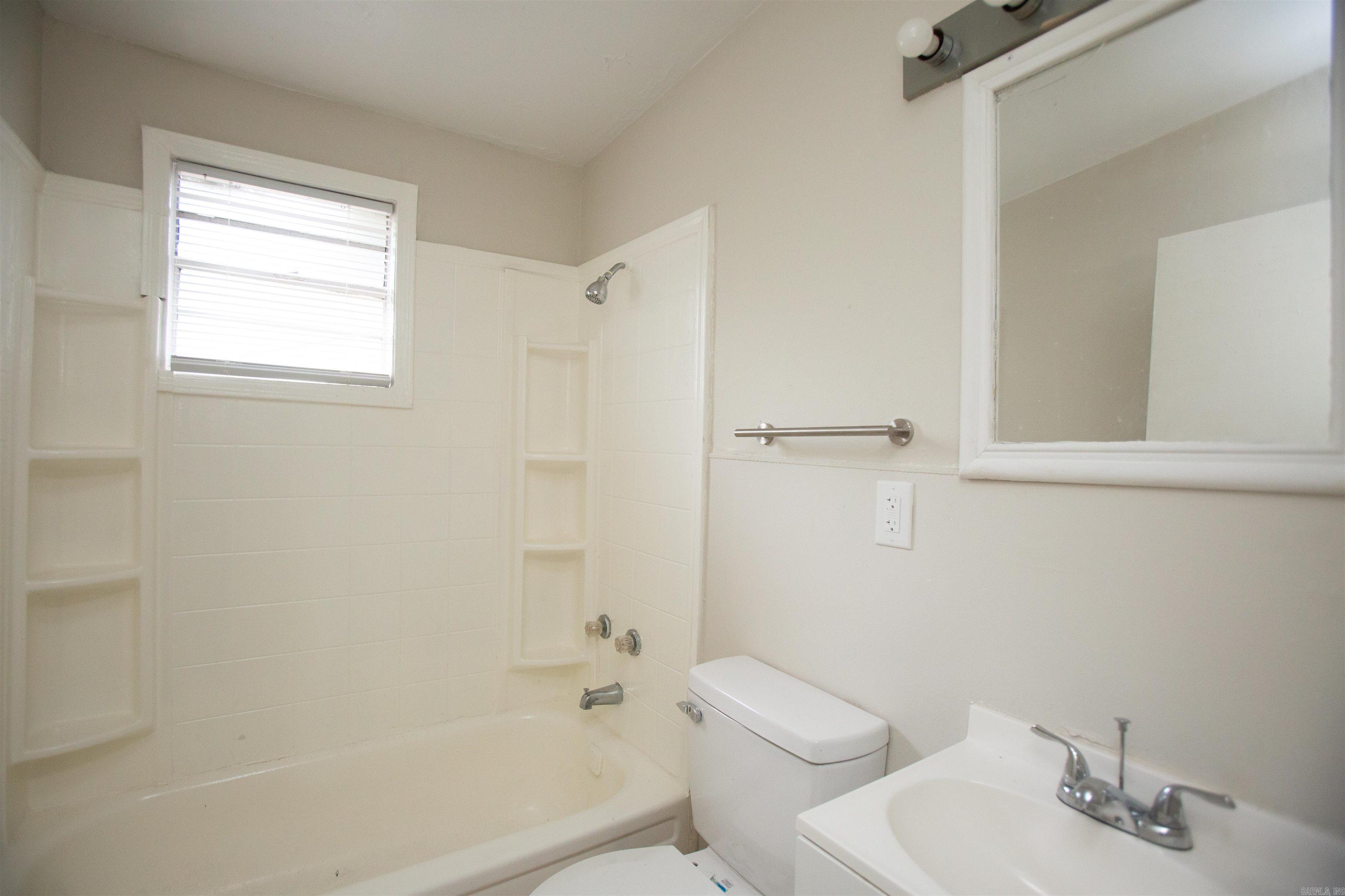 2204  Howard  Pine Bluff, AR