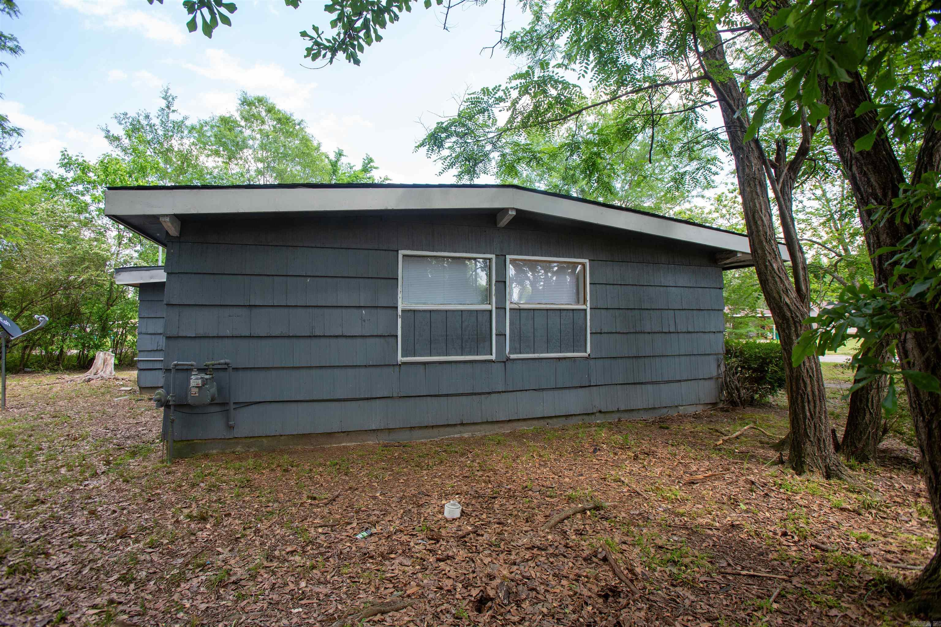 2204  Howard  Pine Bluff, AR