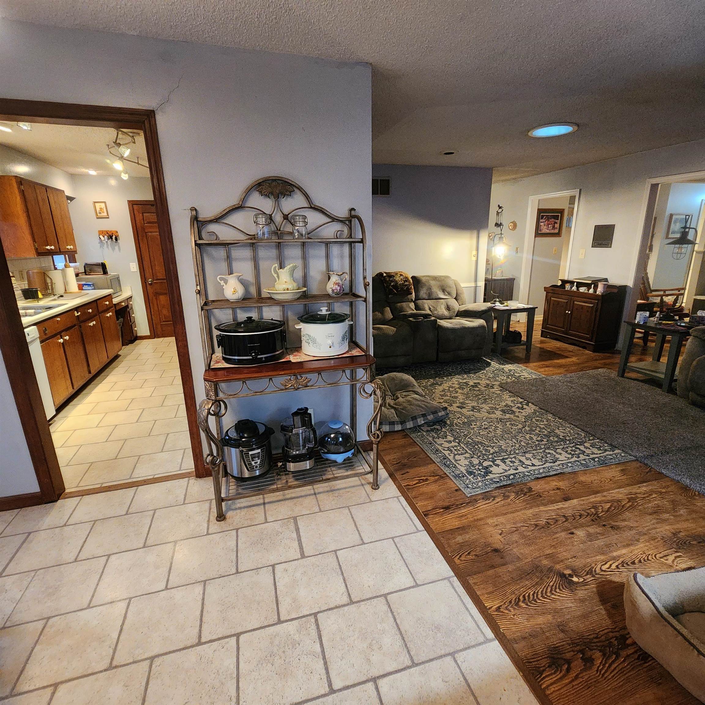 2503  Crescent  Horseshoe Bend, AR