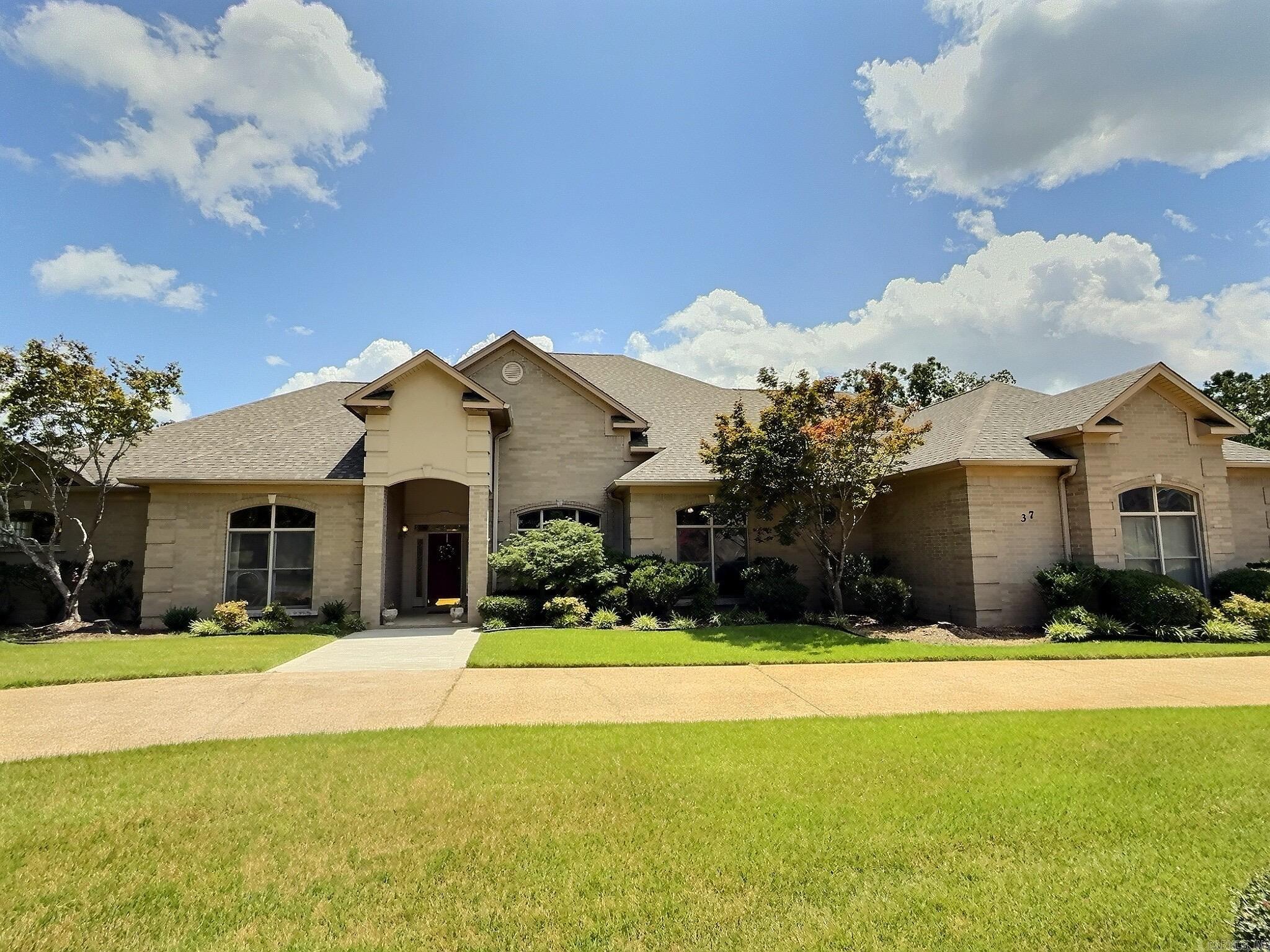 37 Greystone Blvd