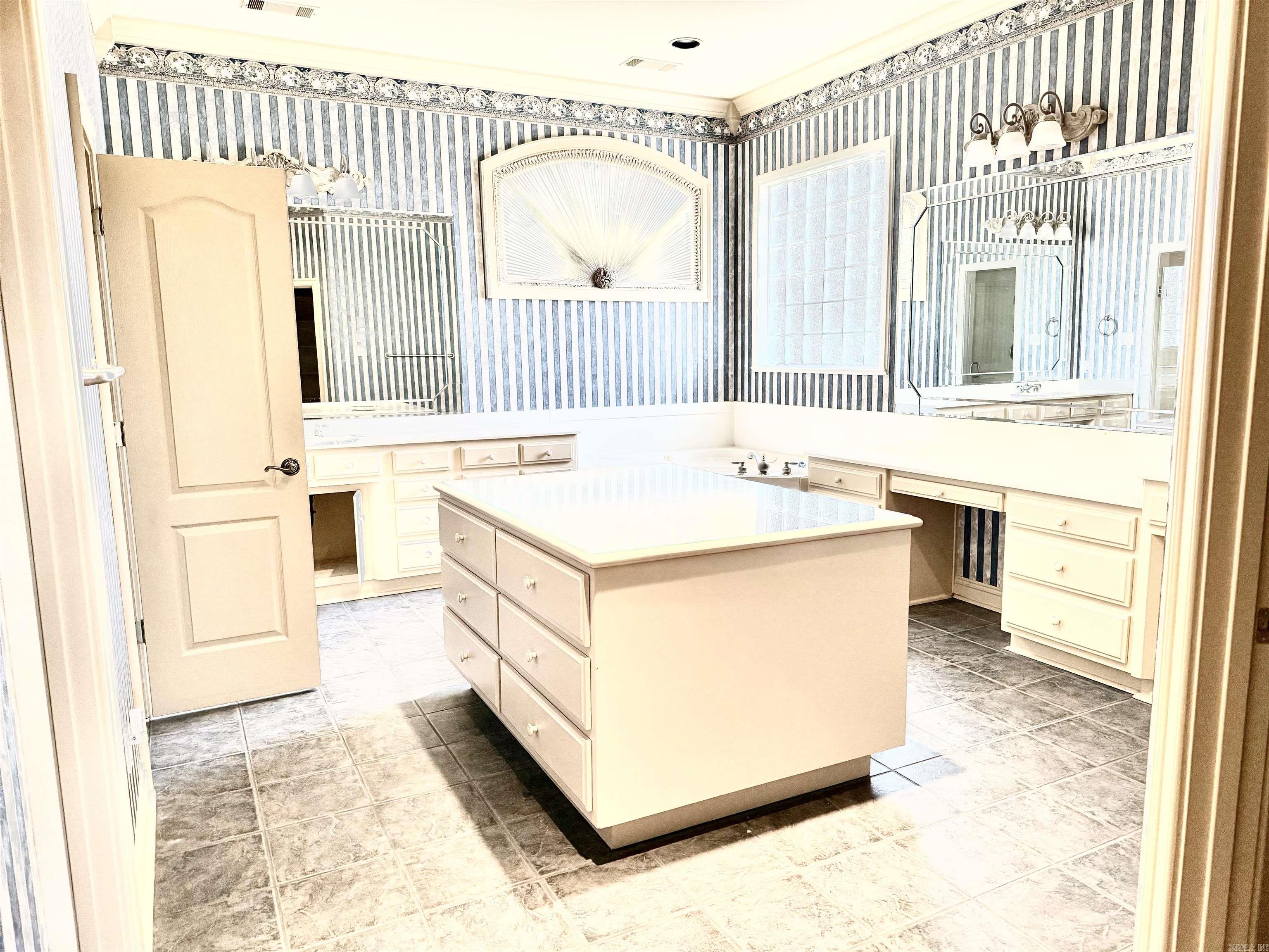 37  Greystone Blvd  Cabot, AR