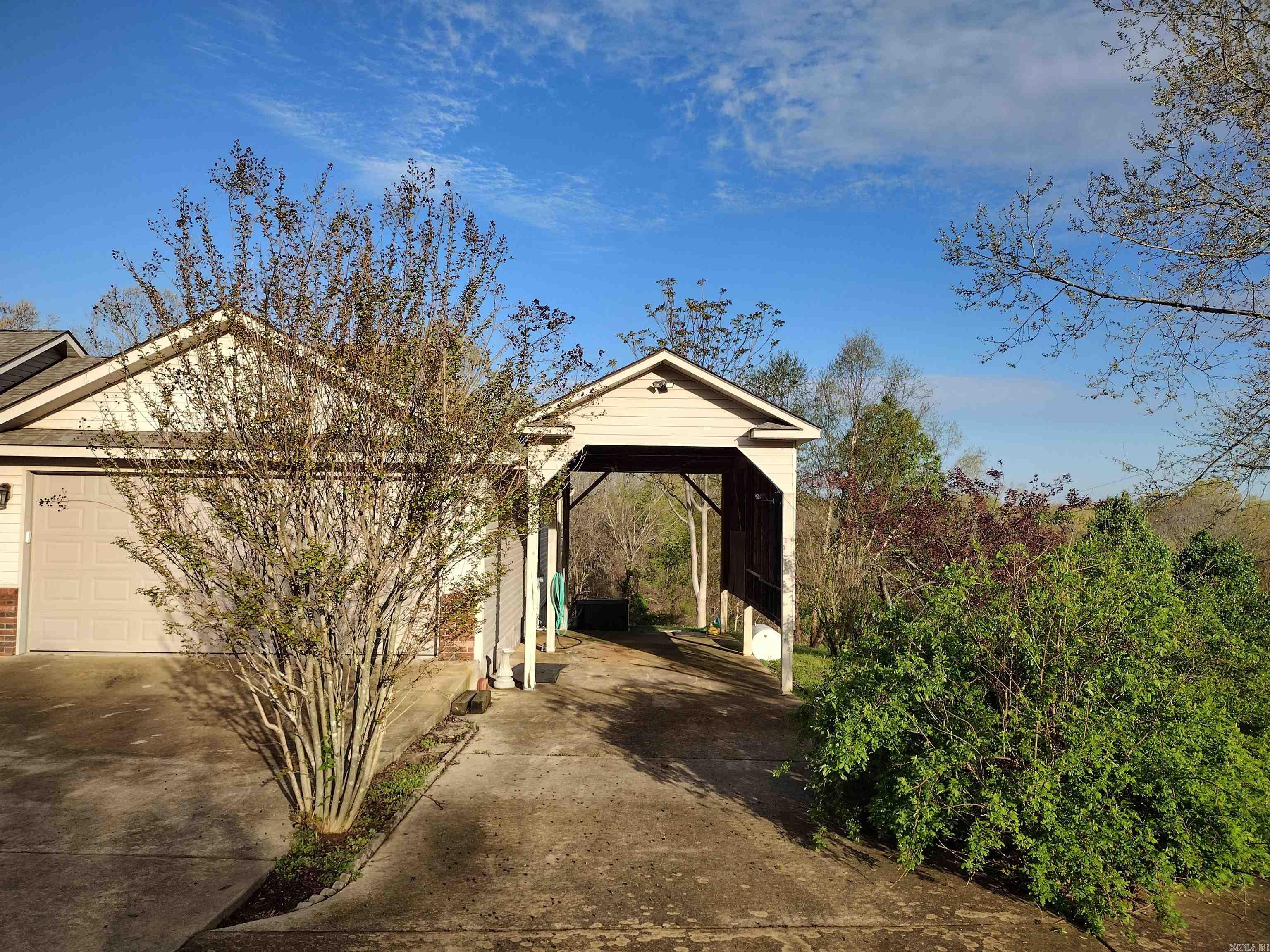 649  County Charm RD  Mountain View, AR
