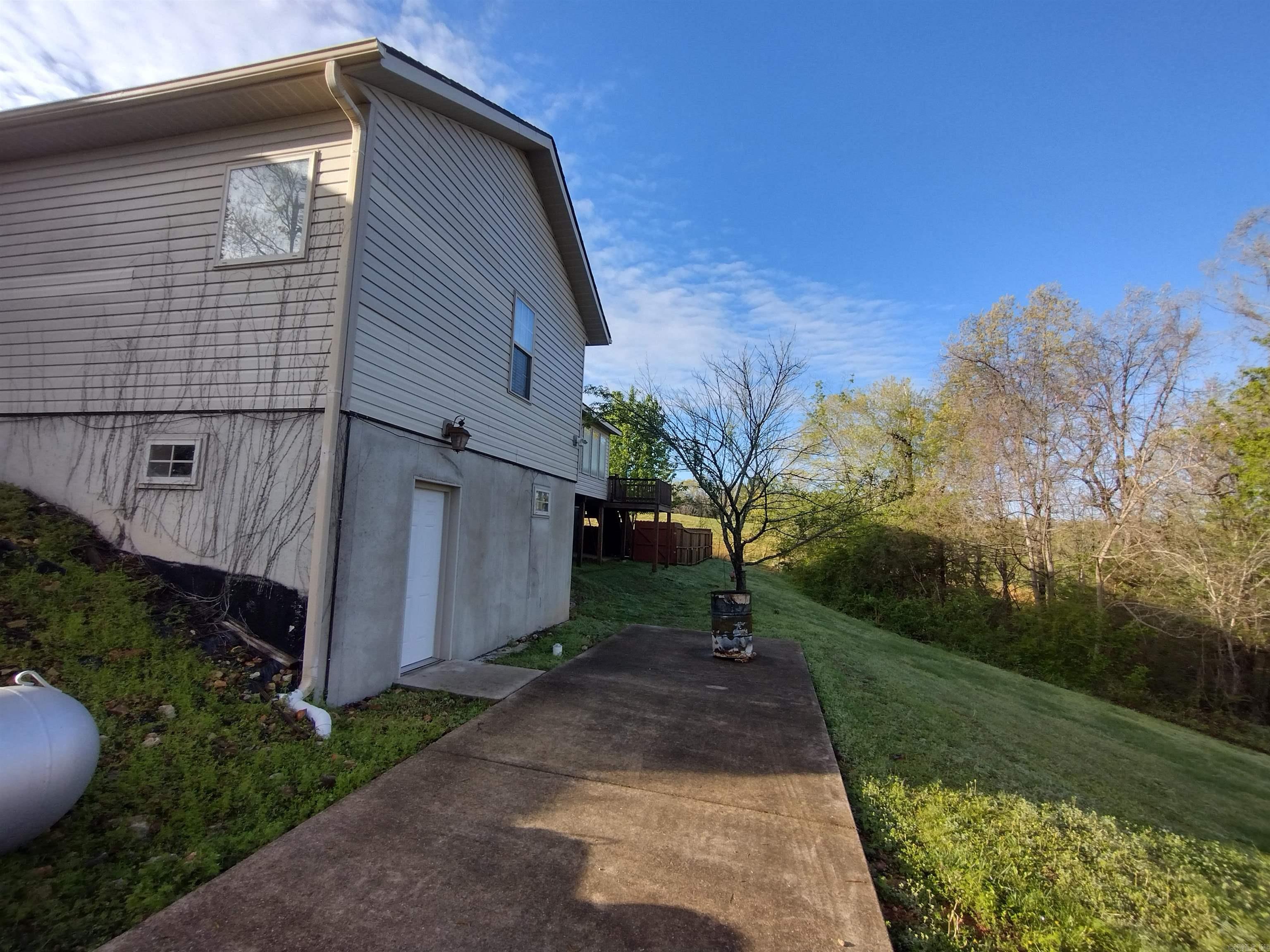 649  County Charm RD  Mountain View, AR