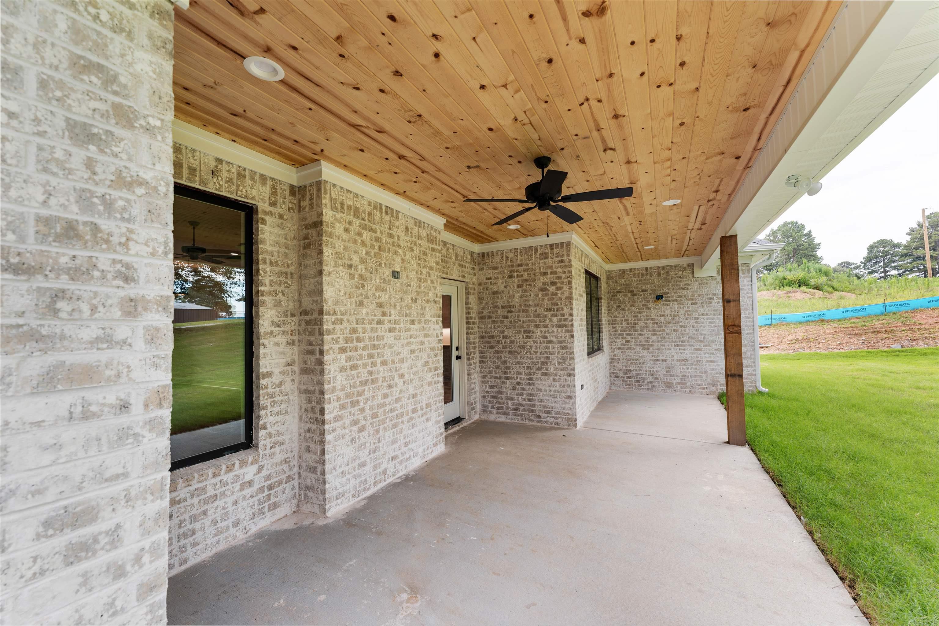 156 Harmony Hills Haskell, AR 72015