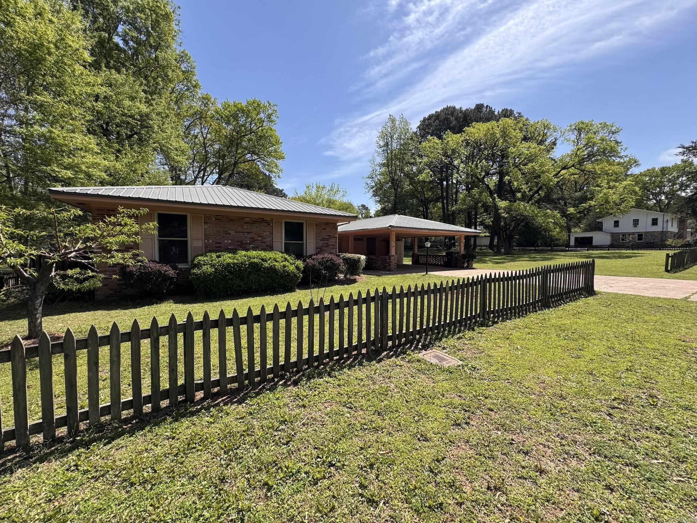 1004  Cedar  Searcy, AR