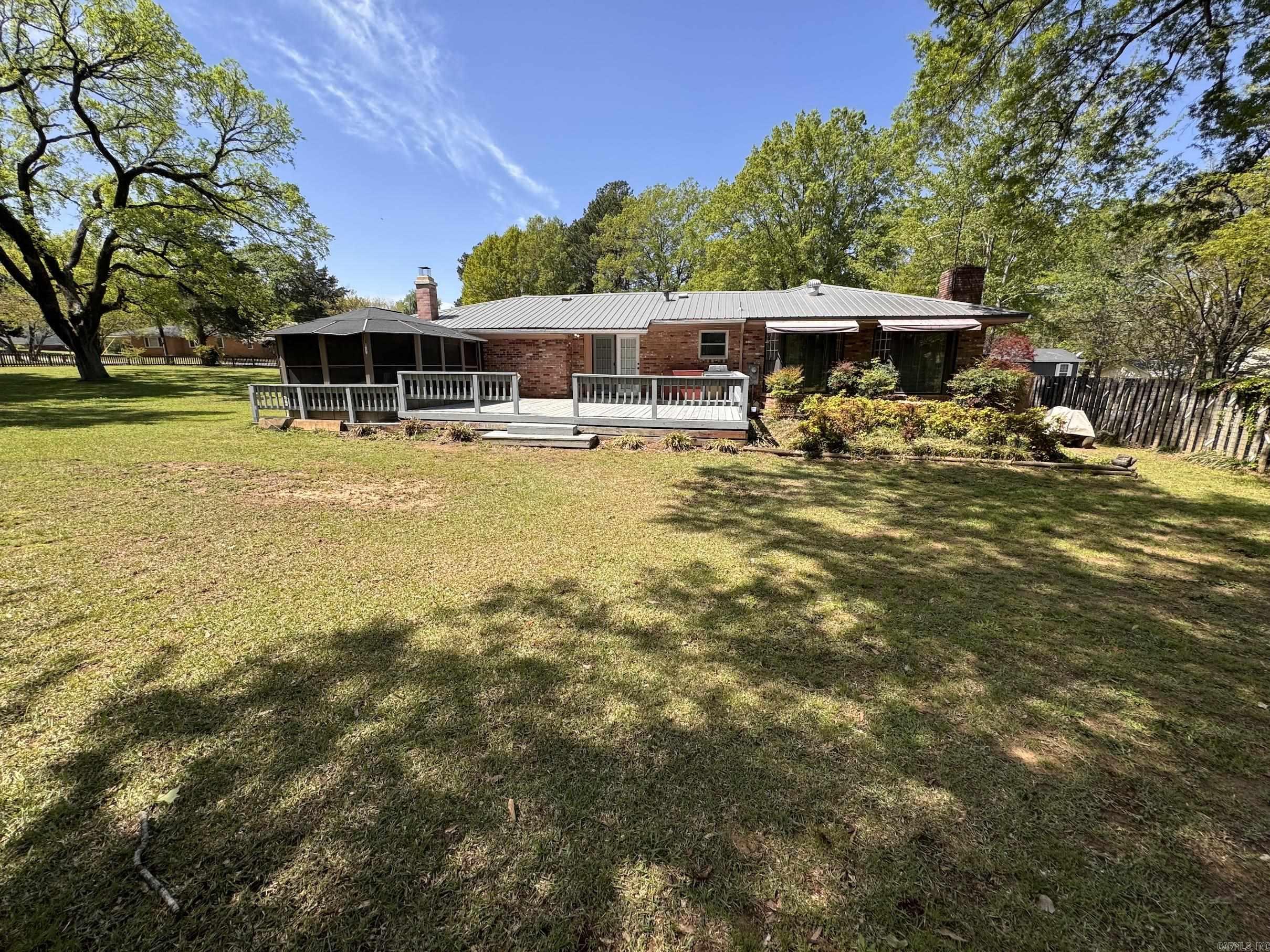 1004  Cedar  Searcy, AR