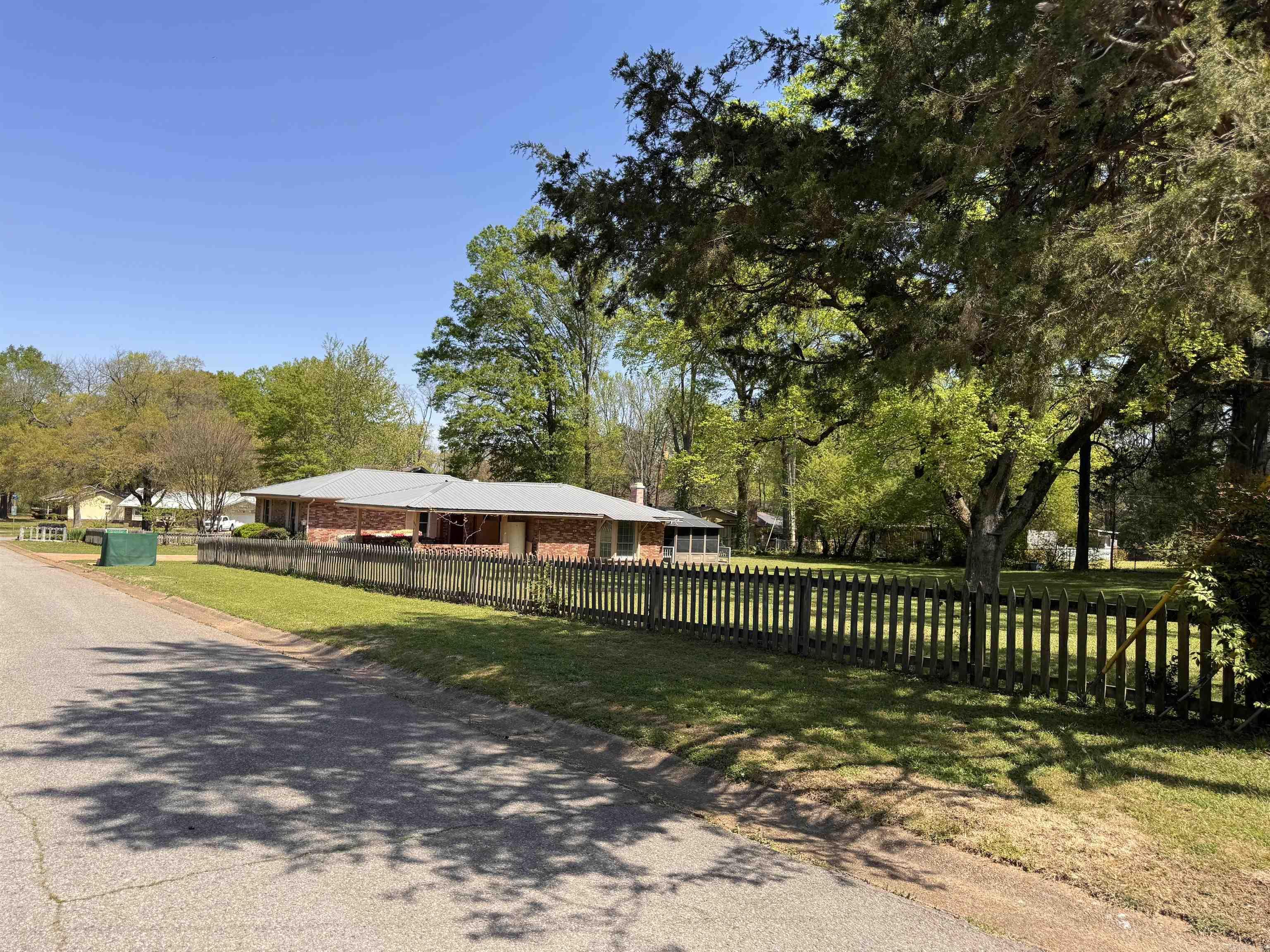 1004  Cedar  Searcy, AR