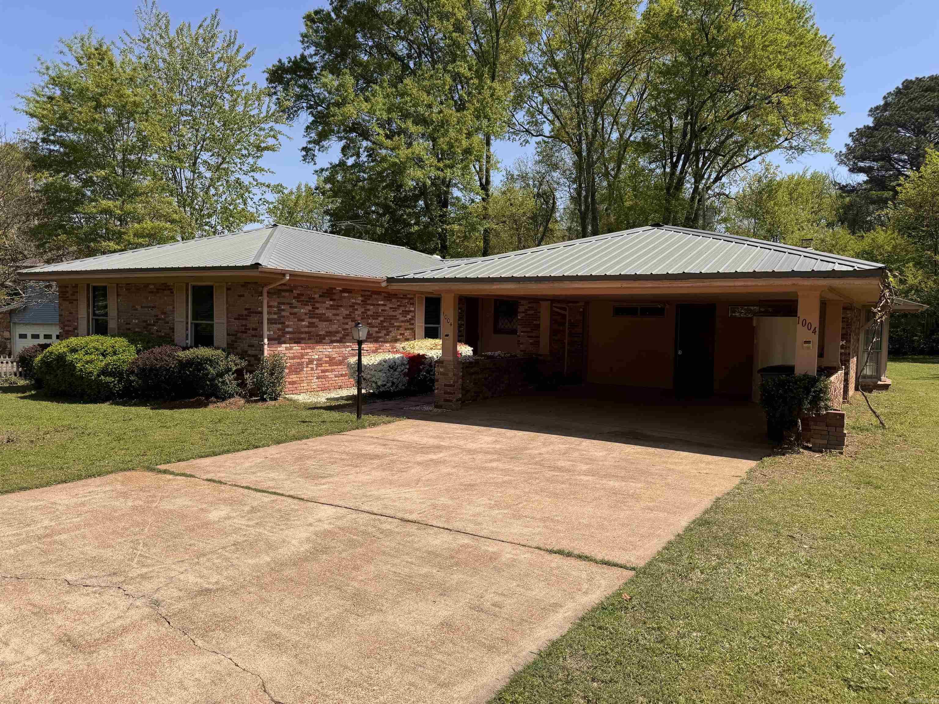 1004  Cedar  Searcy, AR