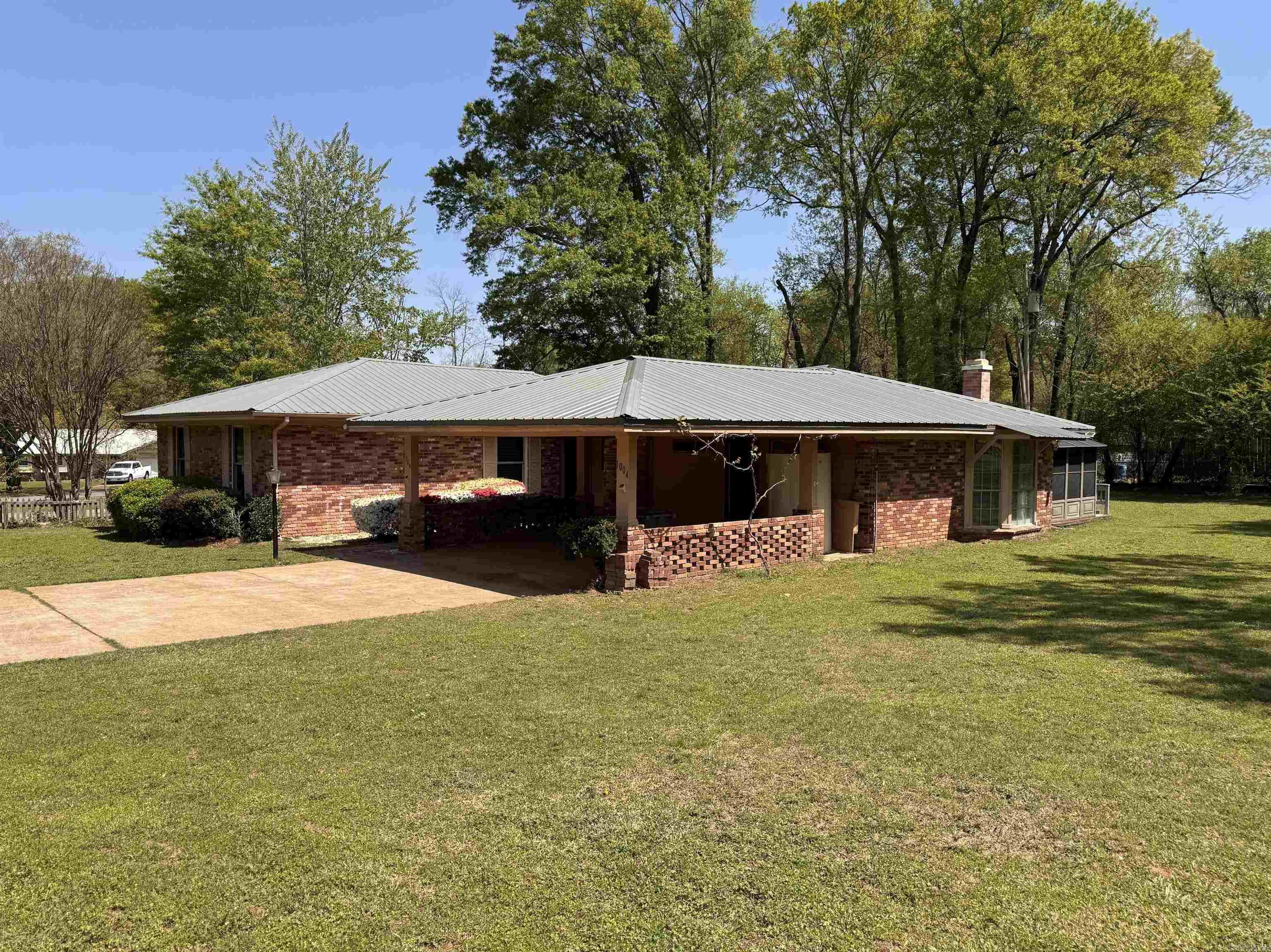 1004  Cedar  Searcy, AR