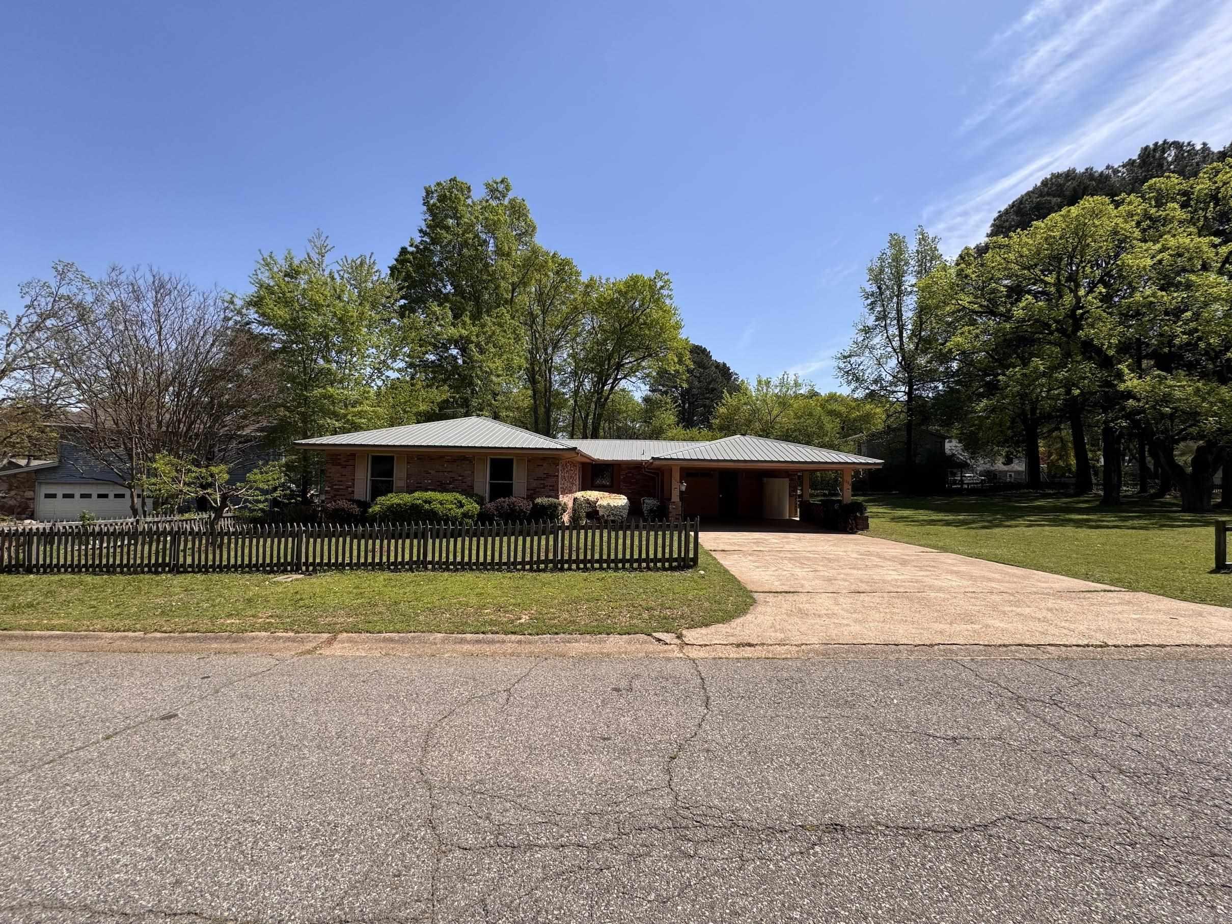 1004  Cedar  Searcy, AR