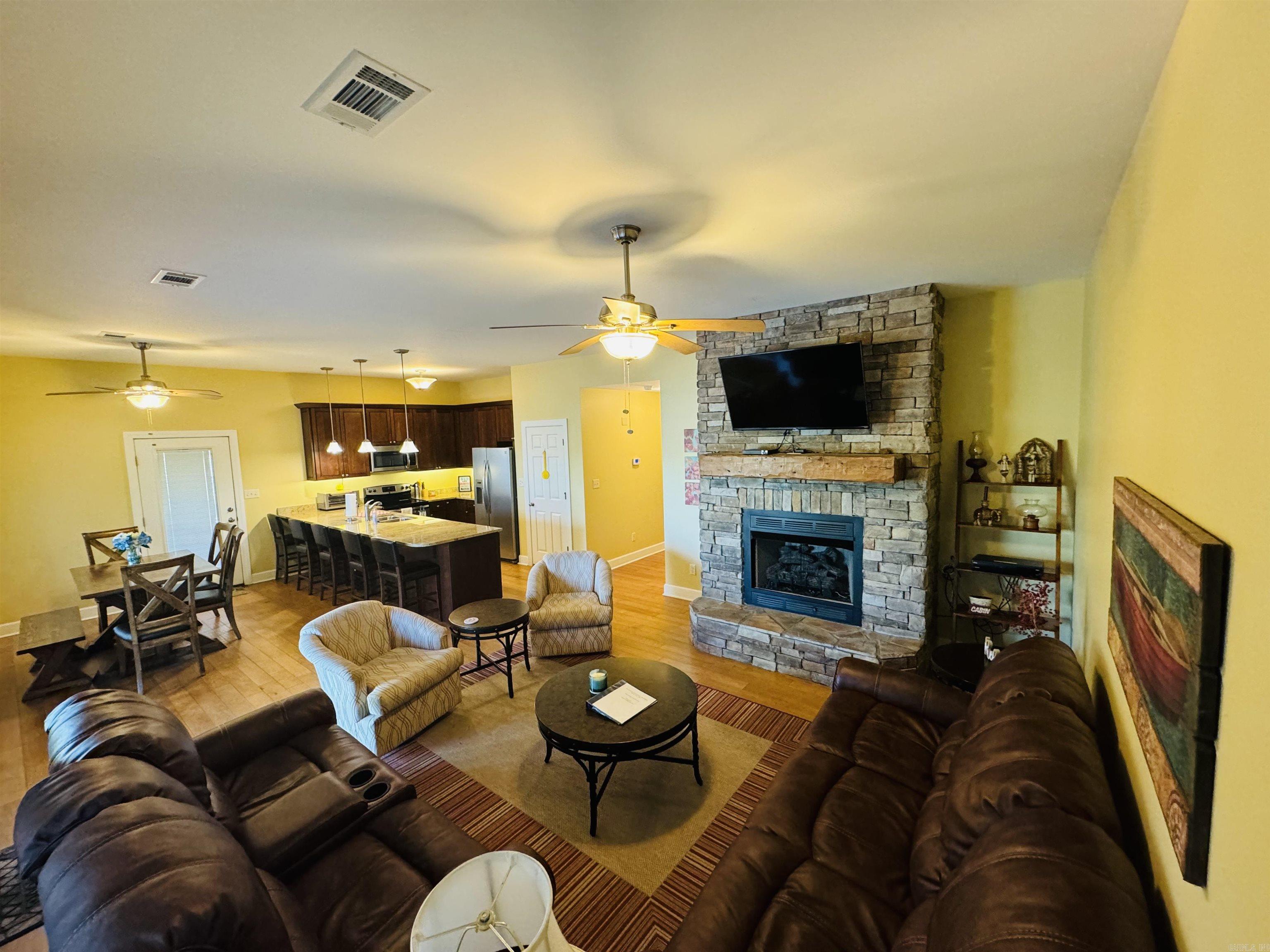 85  Lakeshore  Greers Ferry, AR
