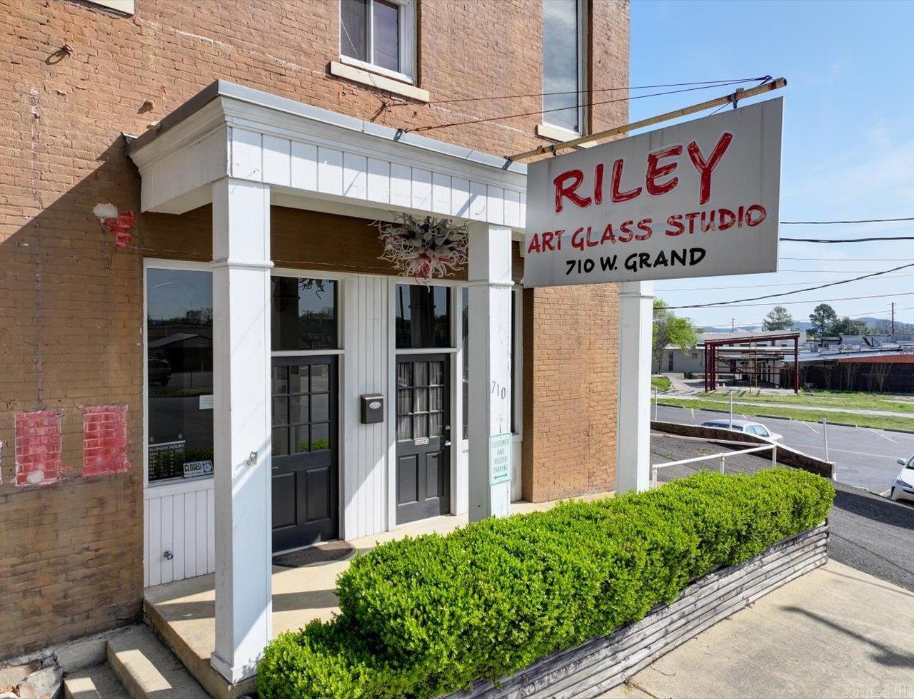 710 W Grand Ave  Hot Springs, AR
