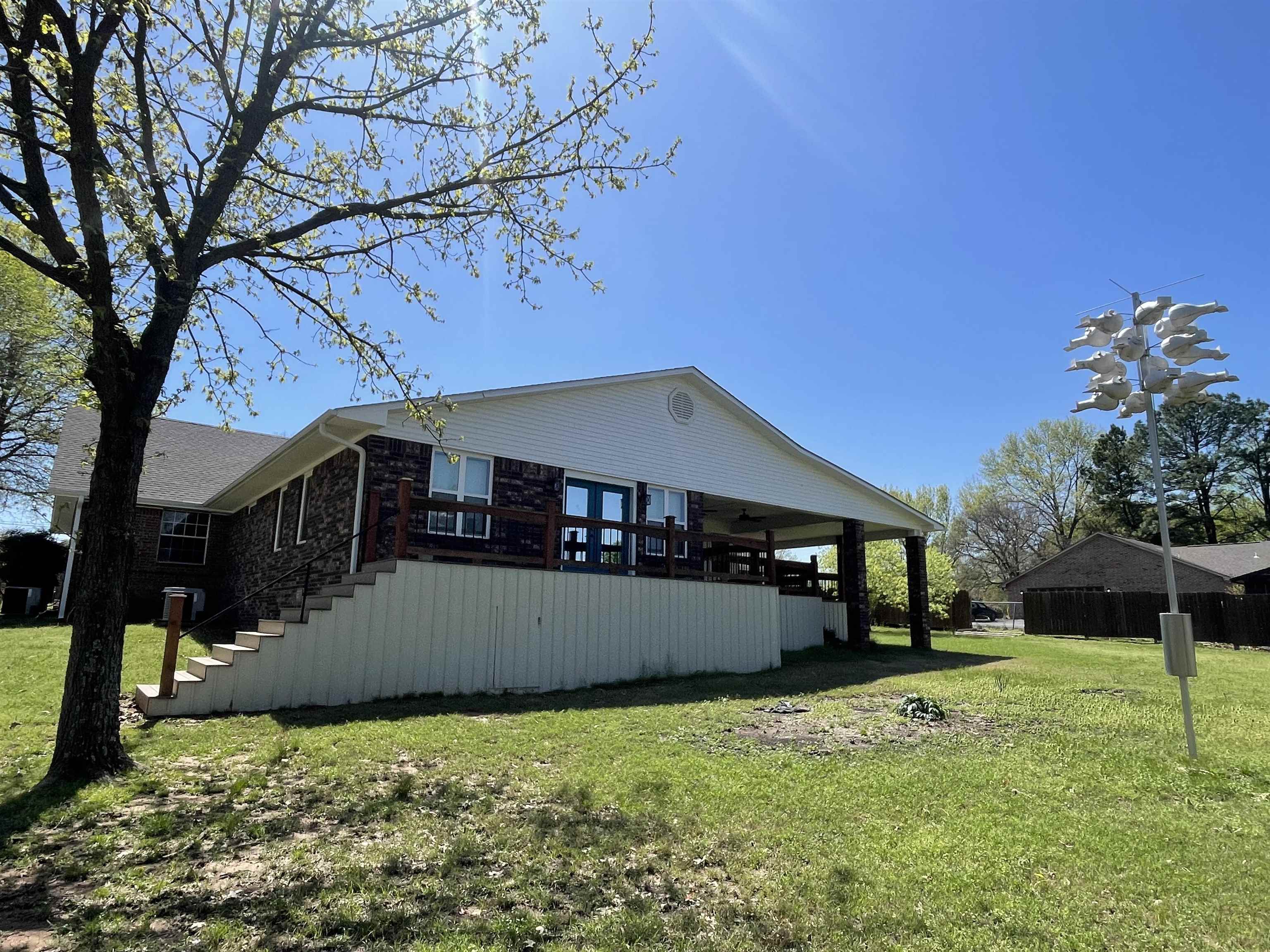 20  Shamrock  Clarksville, AR
